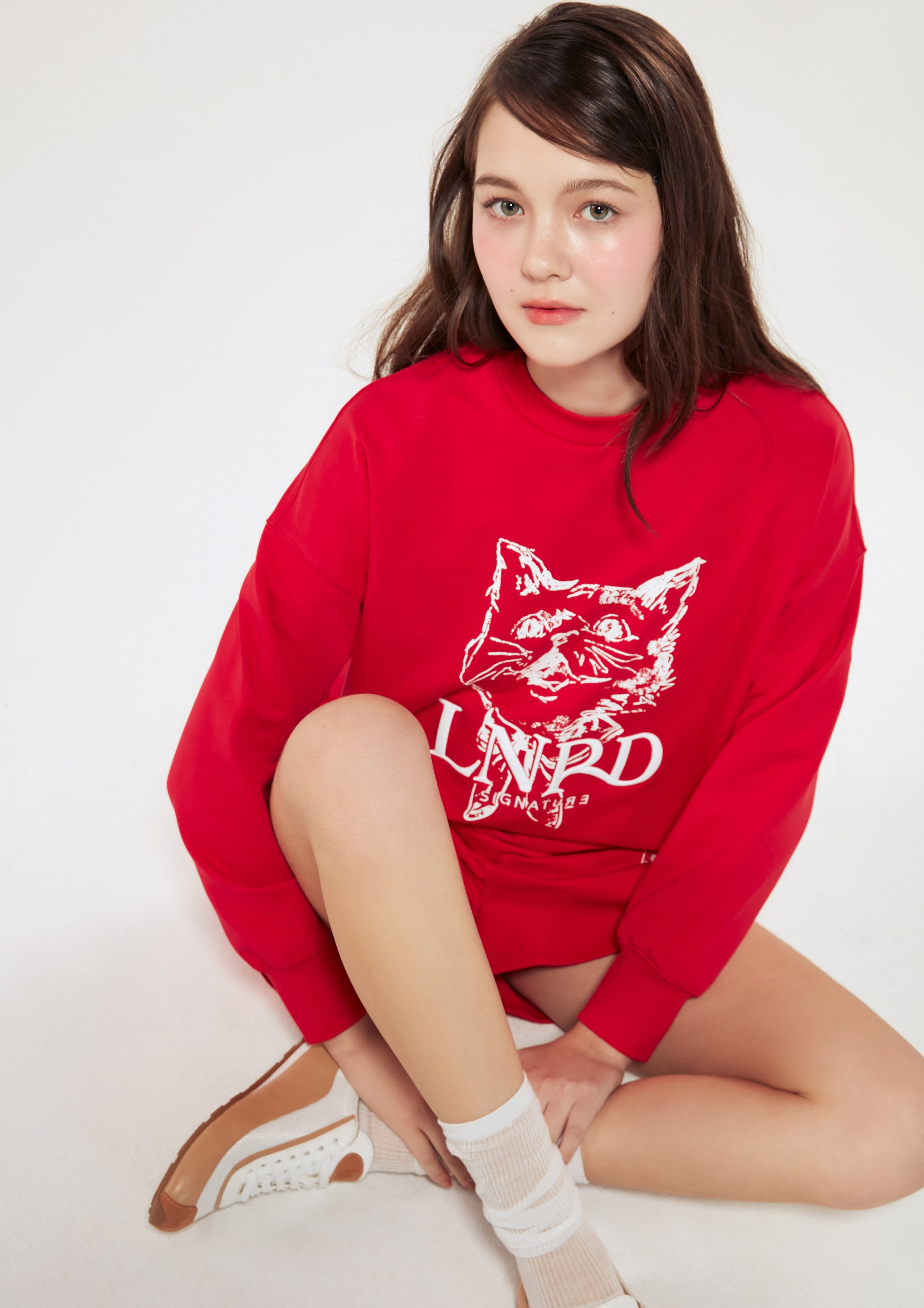 เสื้อพูลโอเวอร์แขนยาว พิมพ์ลายแมว ปักโลโก้ คอลเลกชัน Signature