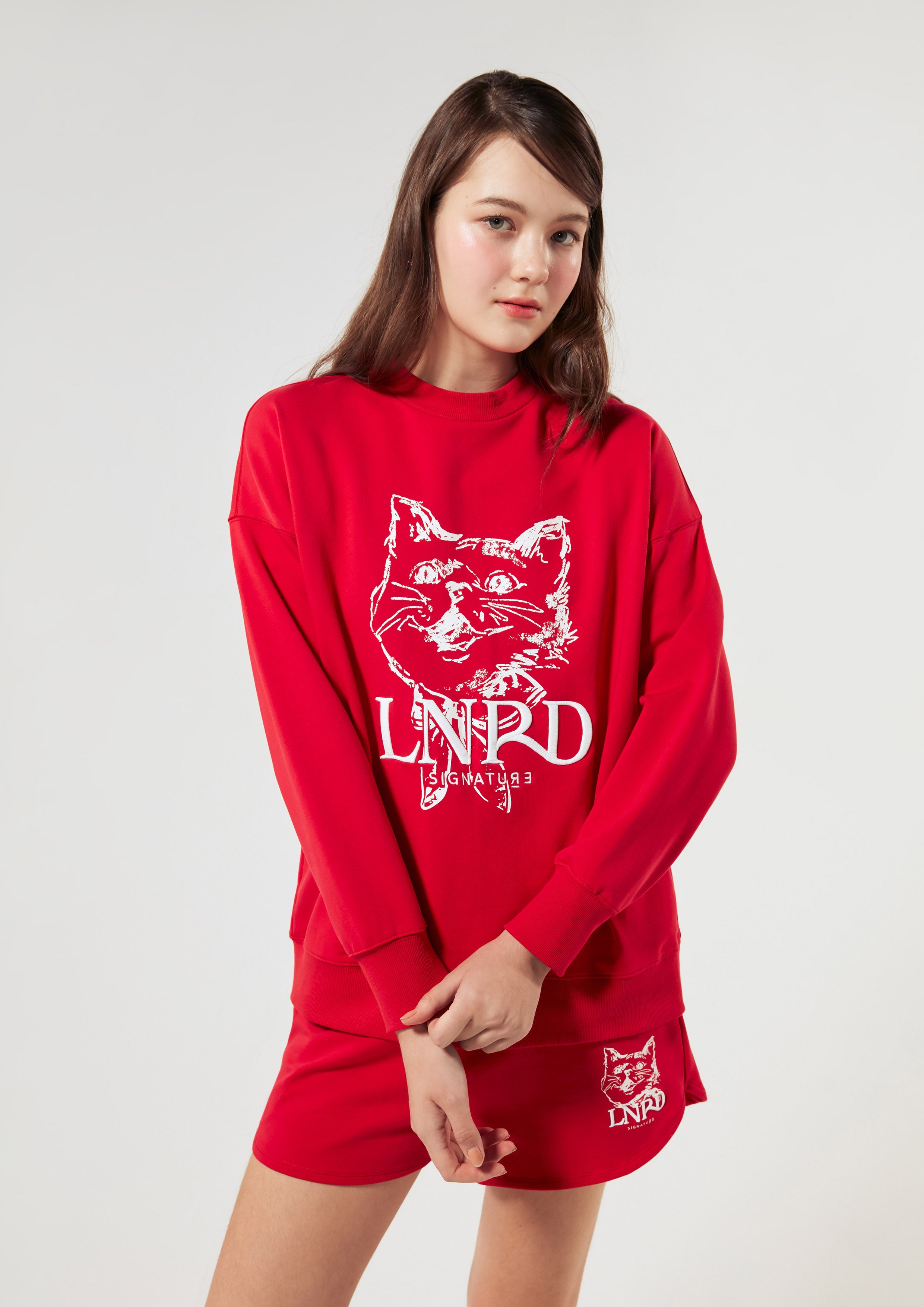 เสื้อพูลโอเวอร์แขนยาว พิมพ์ลายแมว ปักโลโก้ คอลเลกชัน Signature