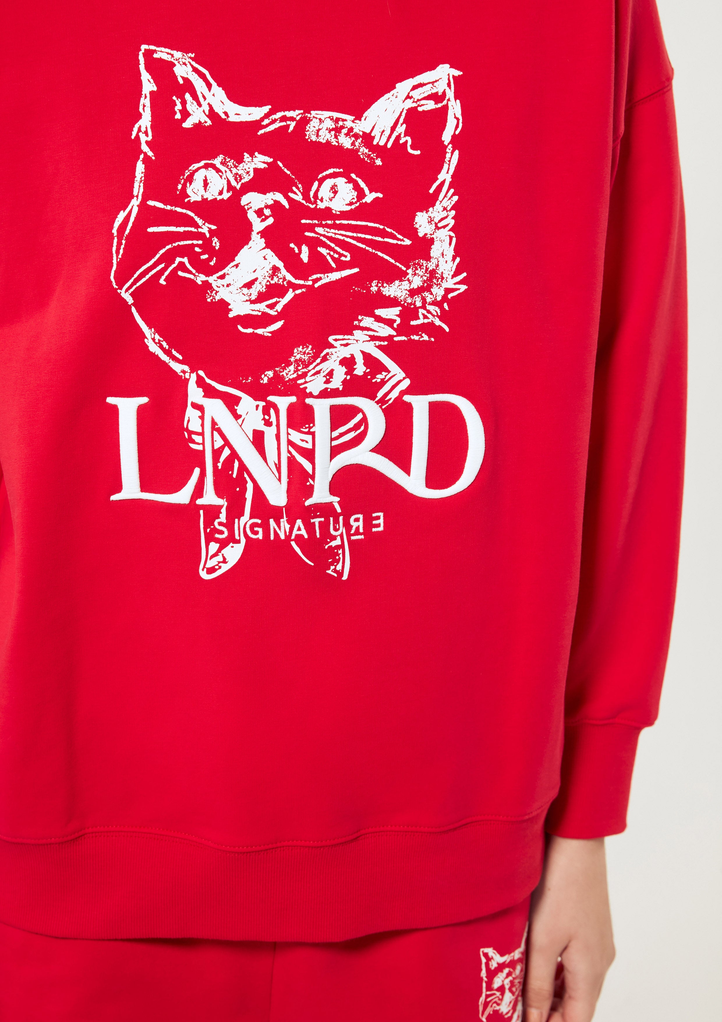 เสื้อพูลโอเวอร์แขนยาว พิมพ์ลายแมว ปักโลโก้ คอลเลกชัน LNRD Signature