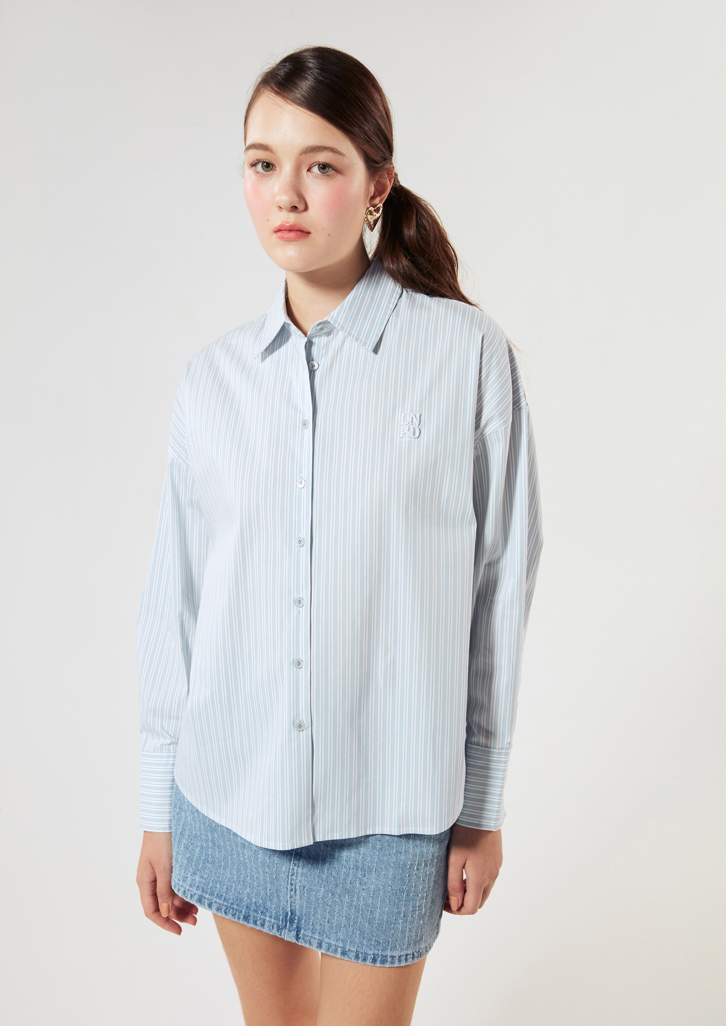 เสื้อเชิ้ตลายทาง ปักโลโก้ คอลเลกชัน Signature