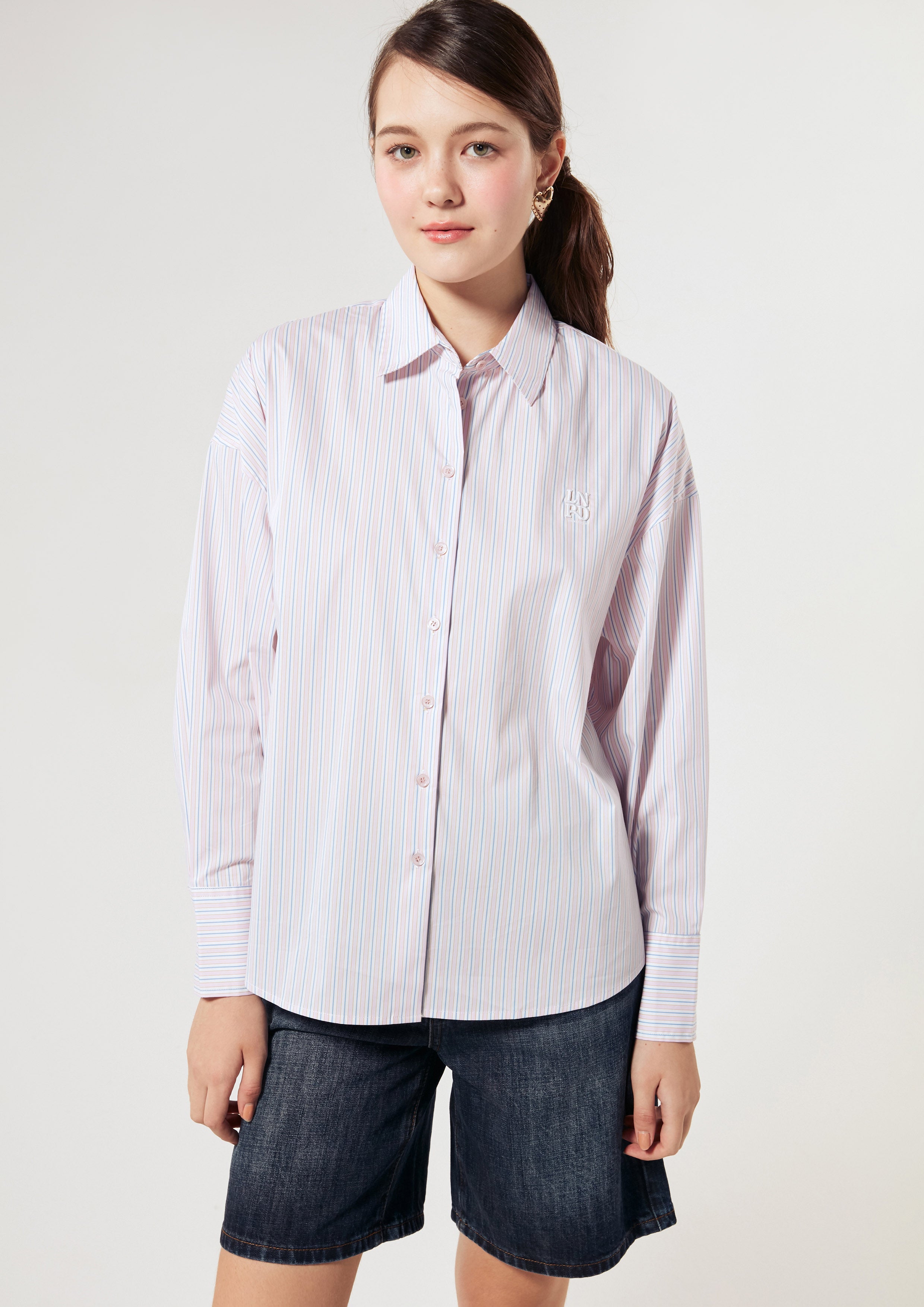 เสื้อเชิ้ตลายทาง ปักโลโก้ คอลเลกชัน Signature