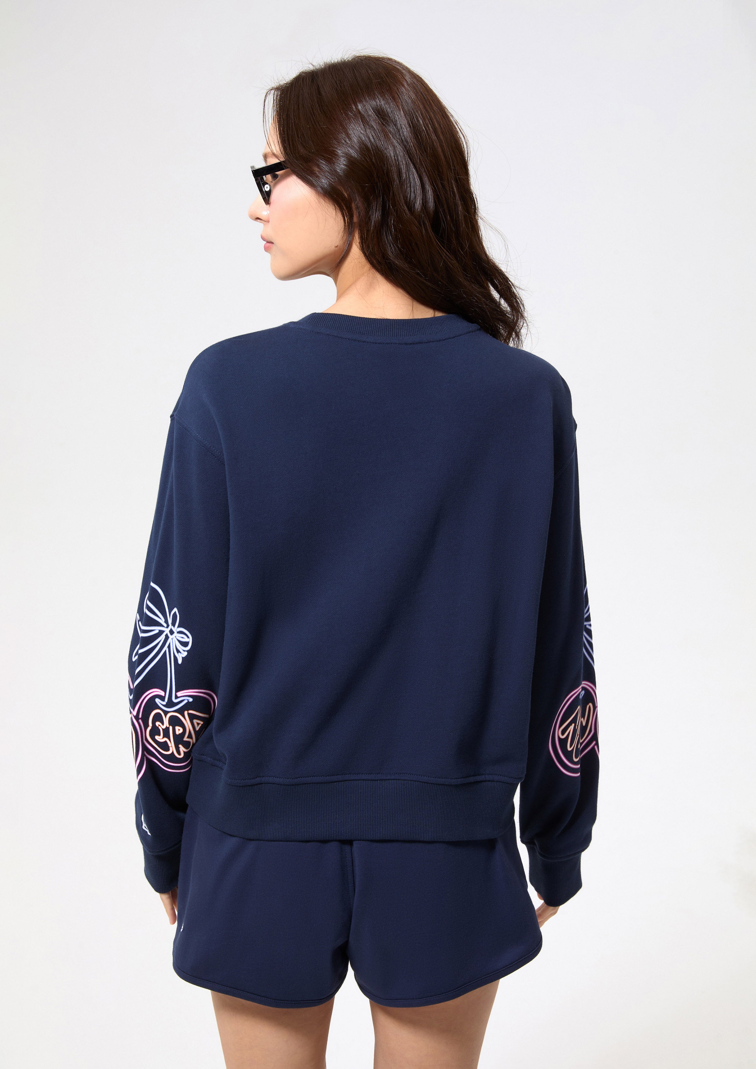 เสื้อพูลโอเวอร์แขนยาวปักโลโก้นีออน คอลเลกชัน LA x New Era