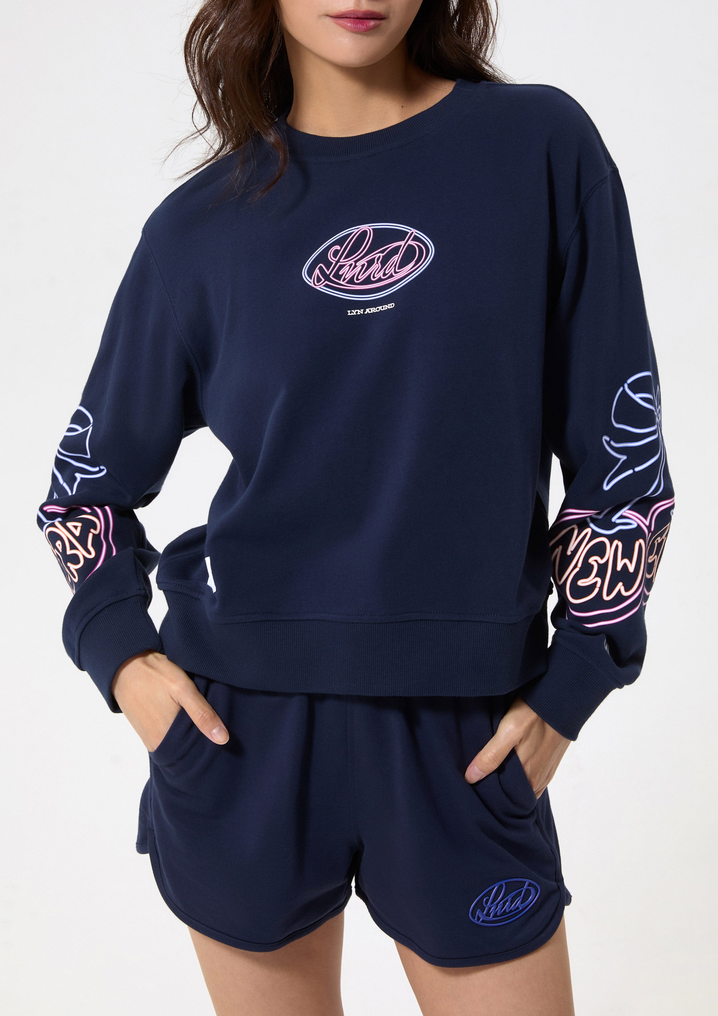 เสื้อพูลโอเวอร์แขนยาวปักโลโก้นีออน คอลเลกชัน LA x New Era