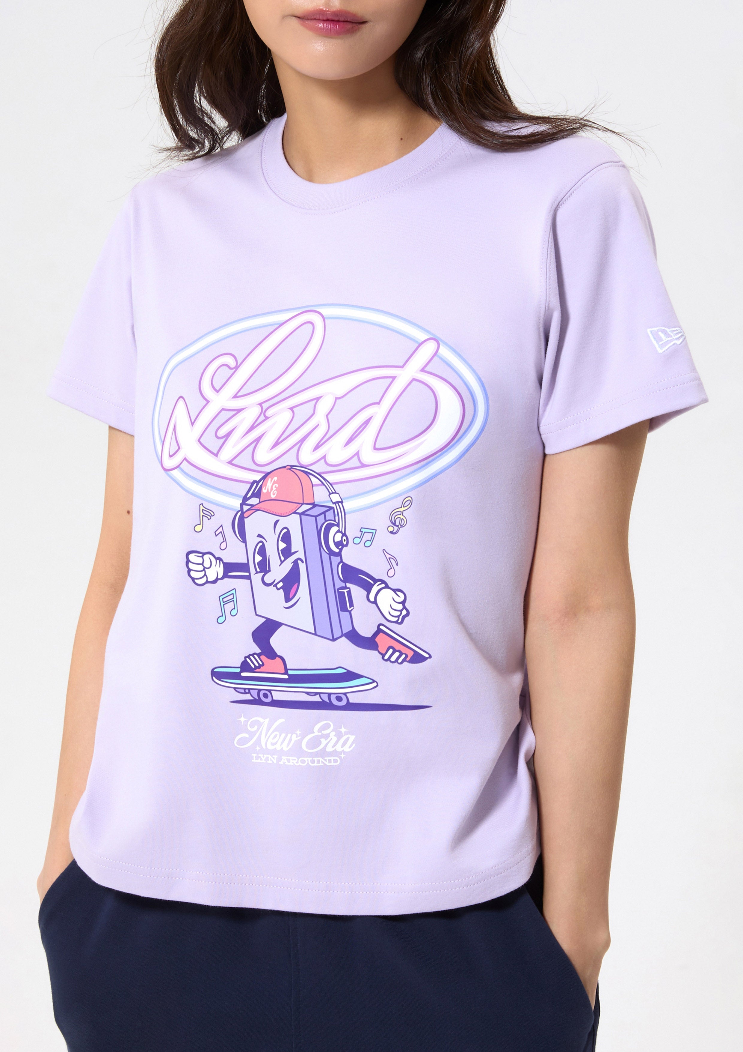 เสื้อยืดแขนสั้นพิมพ์ลายโลโก้นีออน คอลเลกชัน LA x New Era