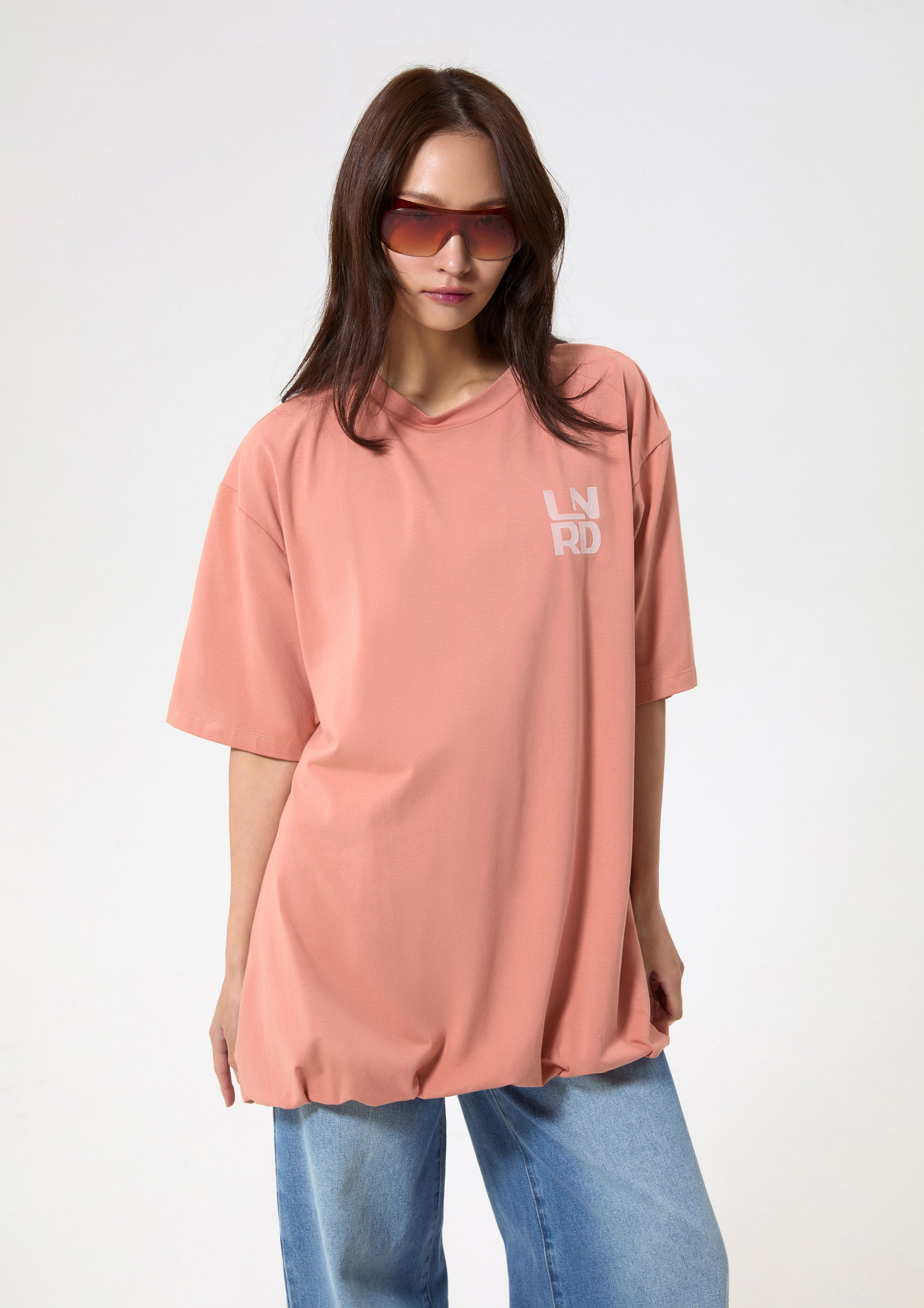 เสื้อยืดทรงรีแล็กซ์ชายเสื้อพอง คอลเลกชัน Play Spell