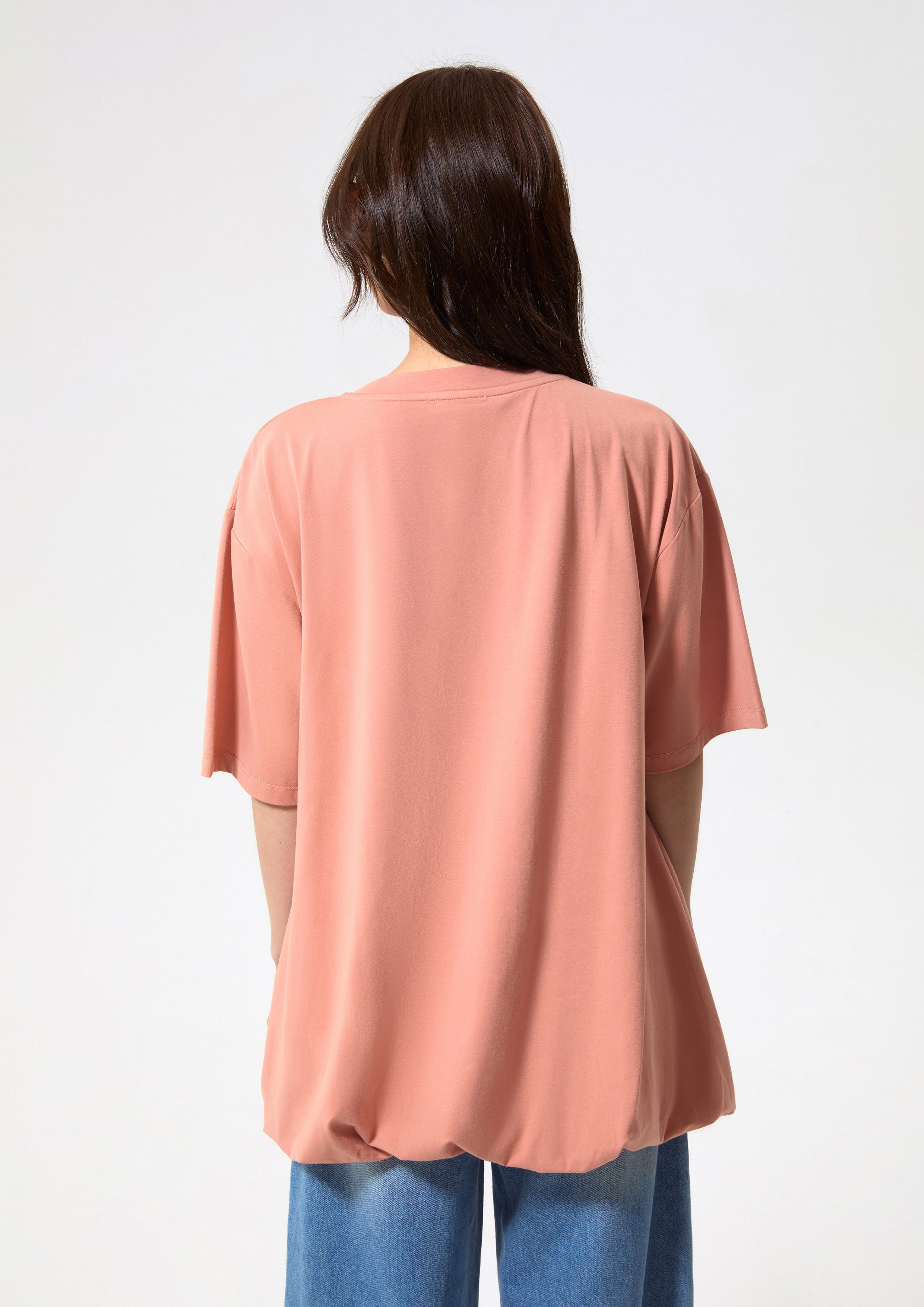 เสื้อยืดทรงรีแล็กซ์ชายเสื้อพอง คอลเลกชัน Play Spell