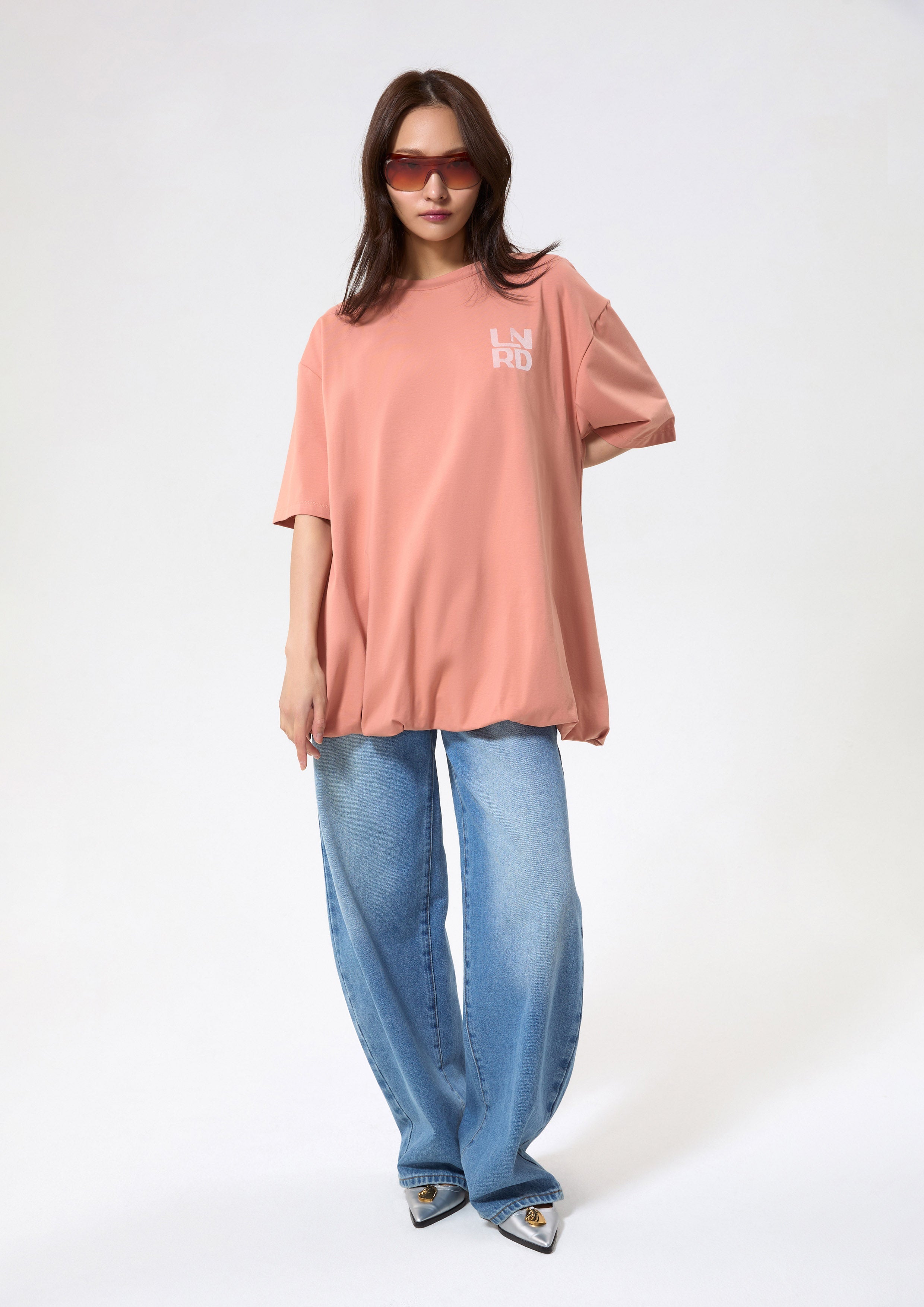 เสื้อยืดทรงรีแล็กซ์ชายเสื้อพอง คอลเลกชัน Play Spell