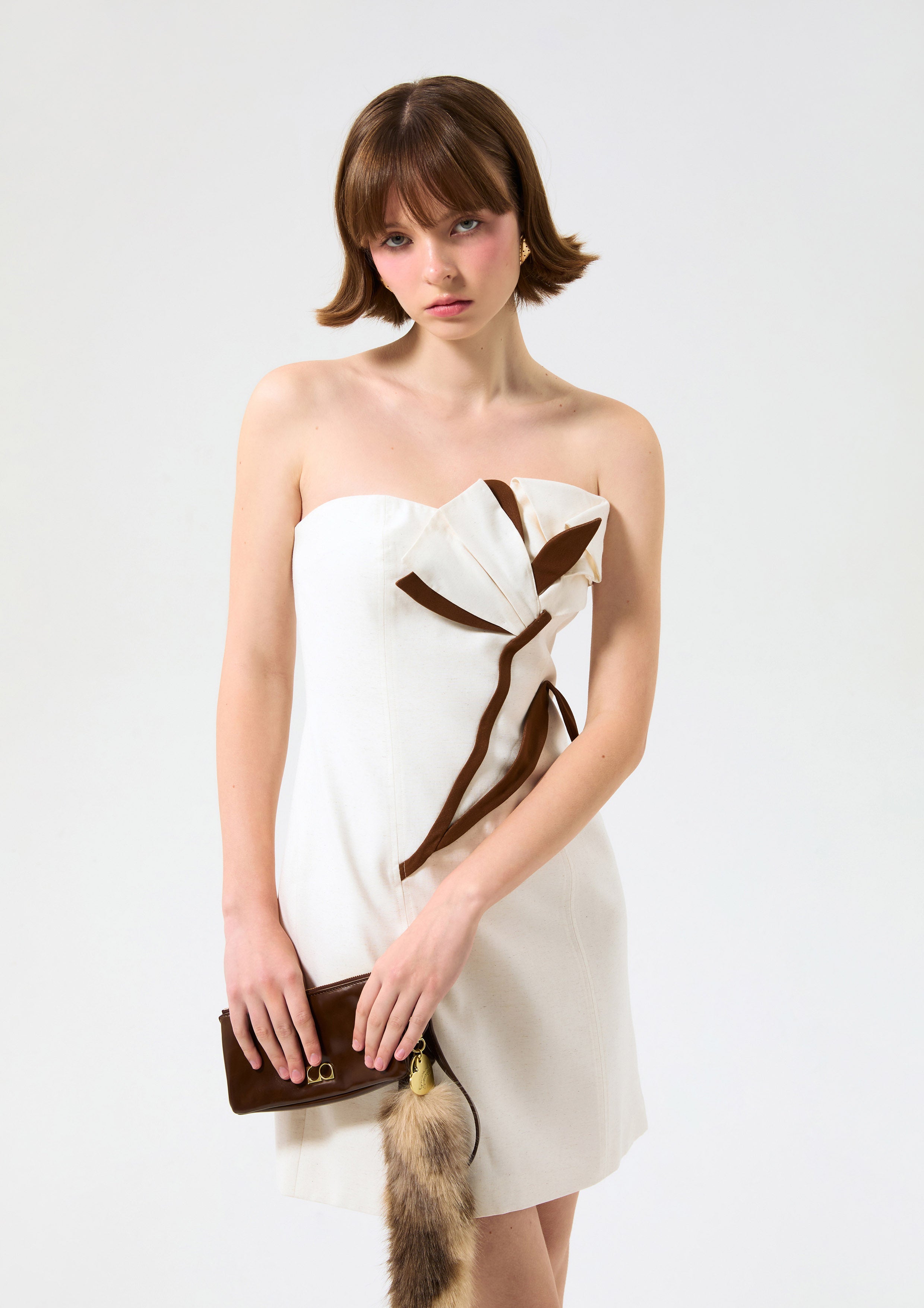 เดรสสั้นแต่งดอกไม้โอริกามิ คอลเลกชัน Blossom Elegance