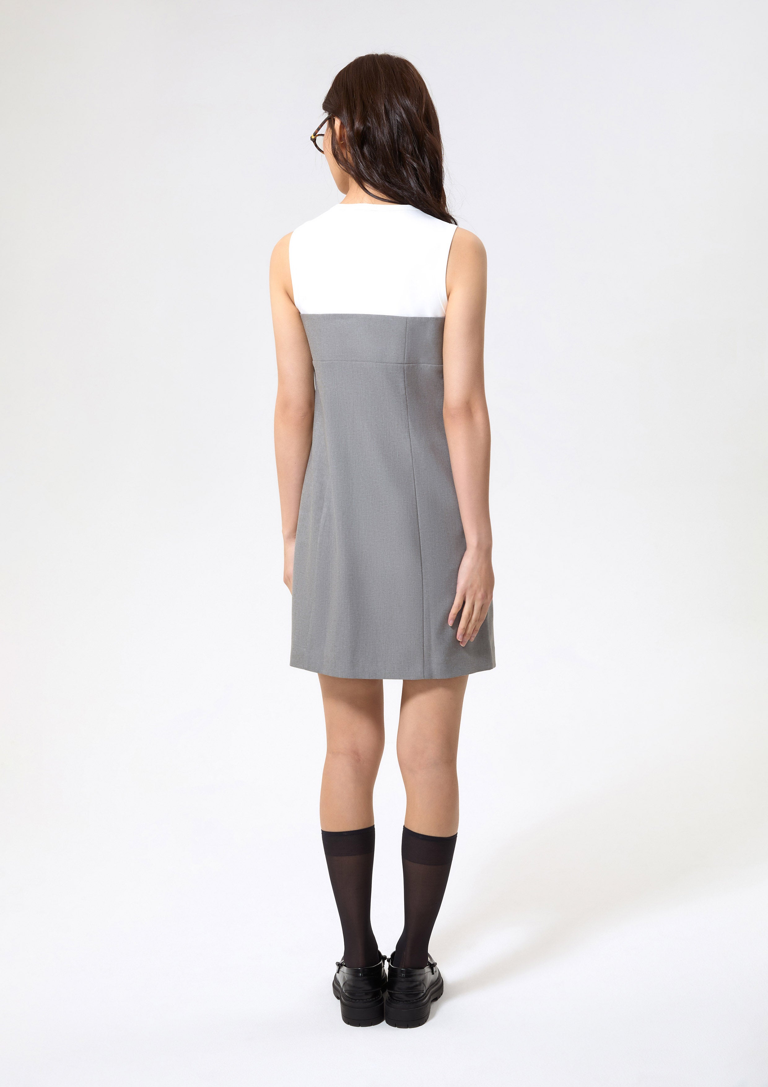 เดรสสั้นแขนกุดพาแนลคอนทราสต์ คอลเลกชัน Working on Board