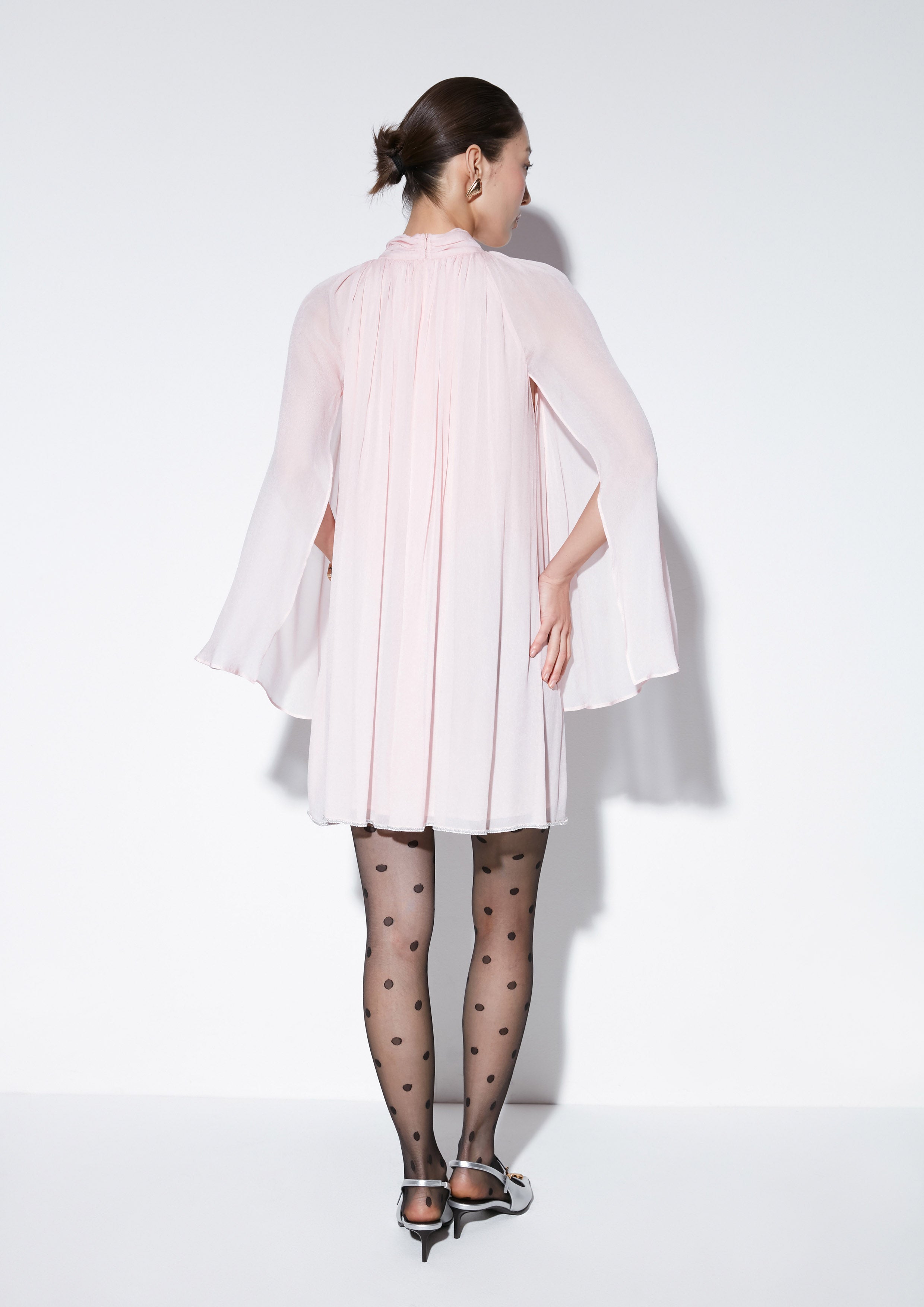 เดรสเคปสั้นผ้าเชียร์ คอลเลกชัน The Icon Queen