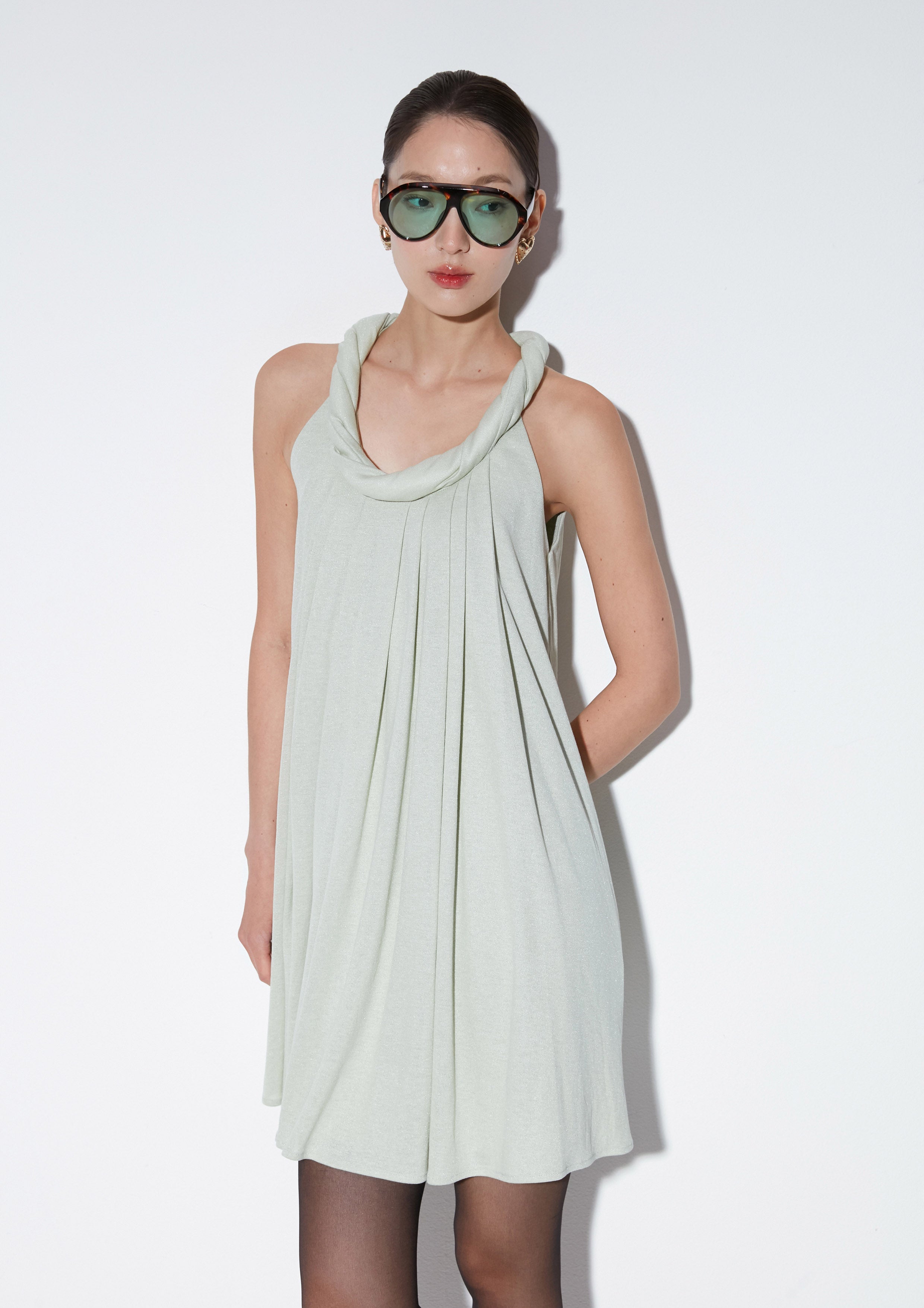 เดรสสั้นคอเสื้อบิดเกลียว คอลเลกชัน The Icon Queen