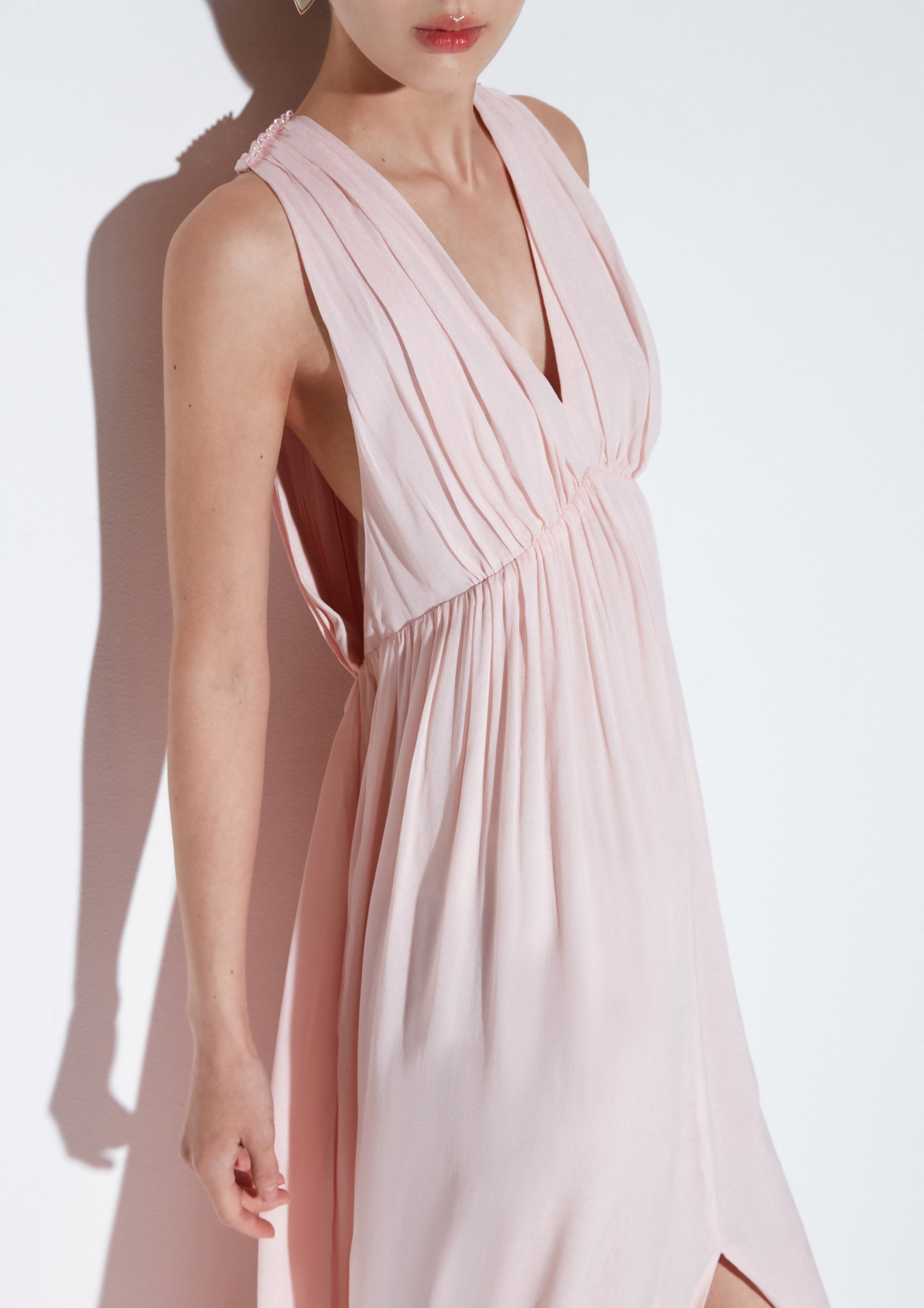 เดรสมิดิแขนกุด คอลเลกชัน The Icon Queen