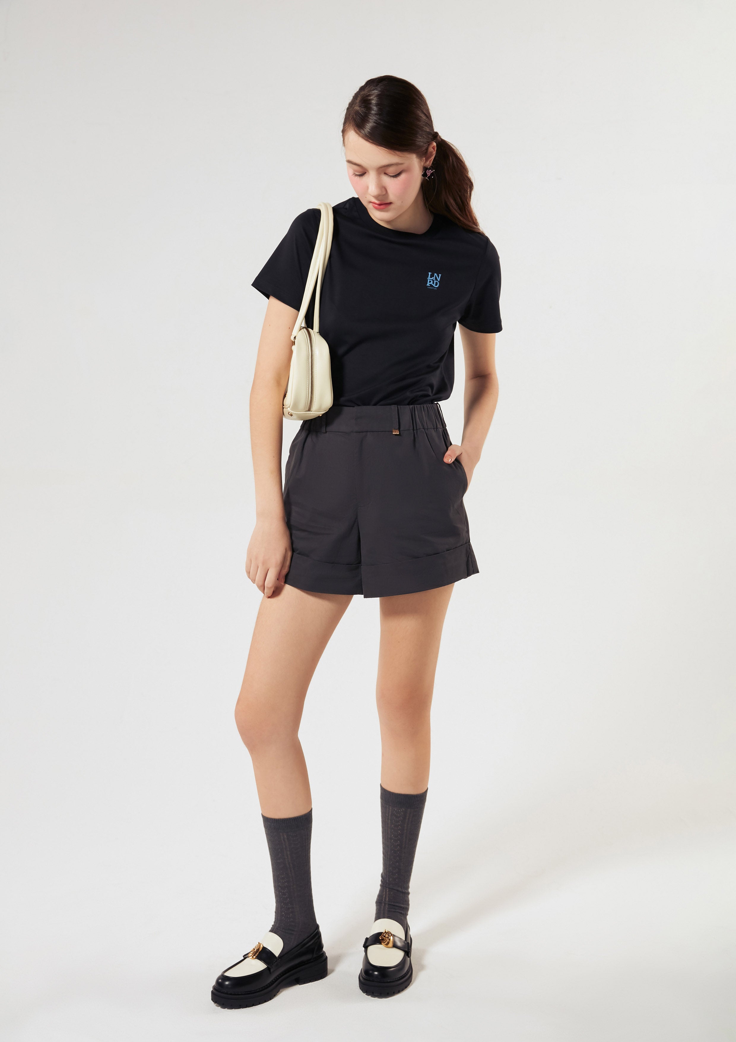 เสื้อยืดแขนสั้น ปักโลโก้ คอลเลกชัน LNRD Signature