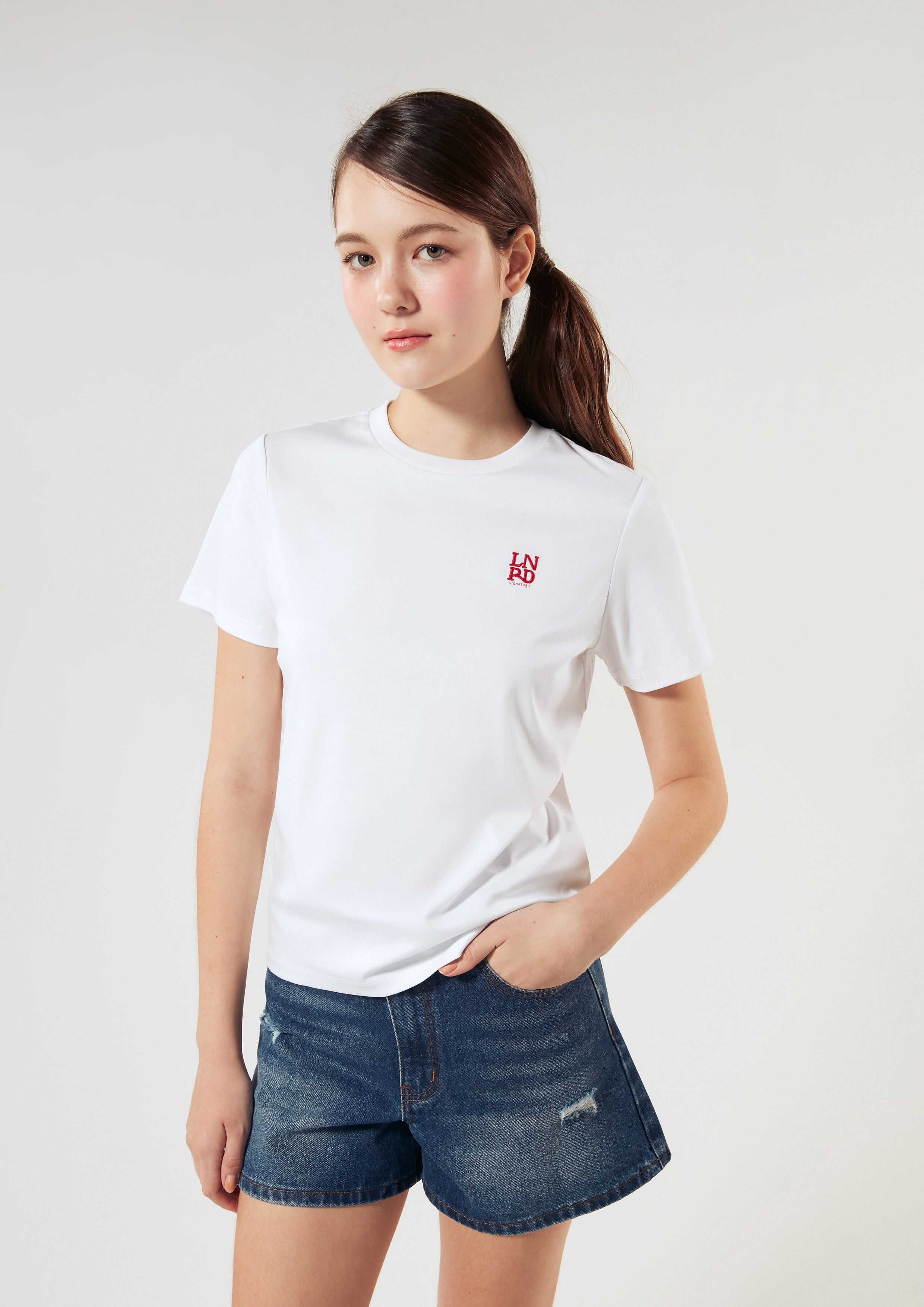 เสื้อยืดแขนสั้น ปักโลโก้ คอลเลกชัน Signature