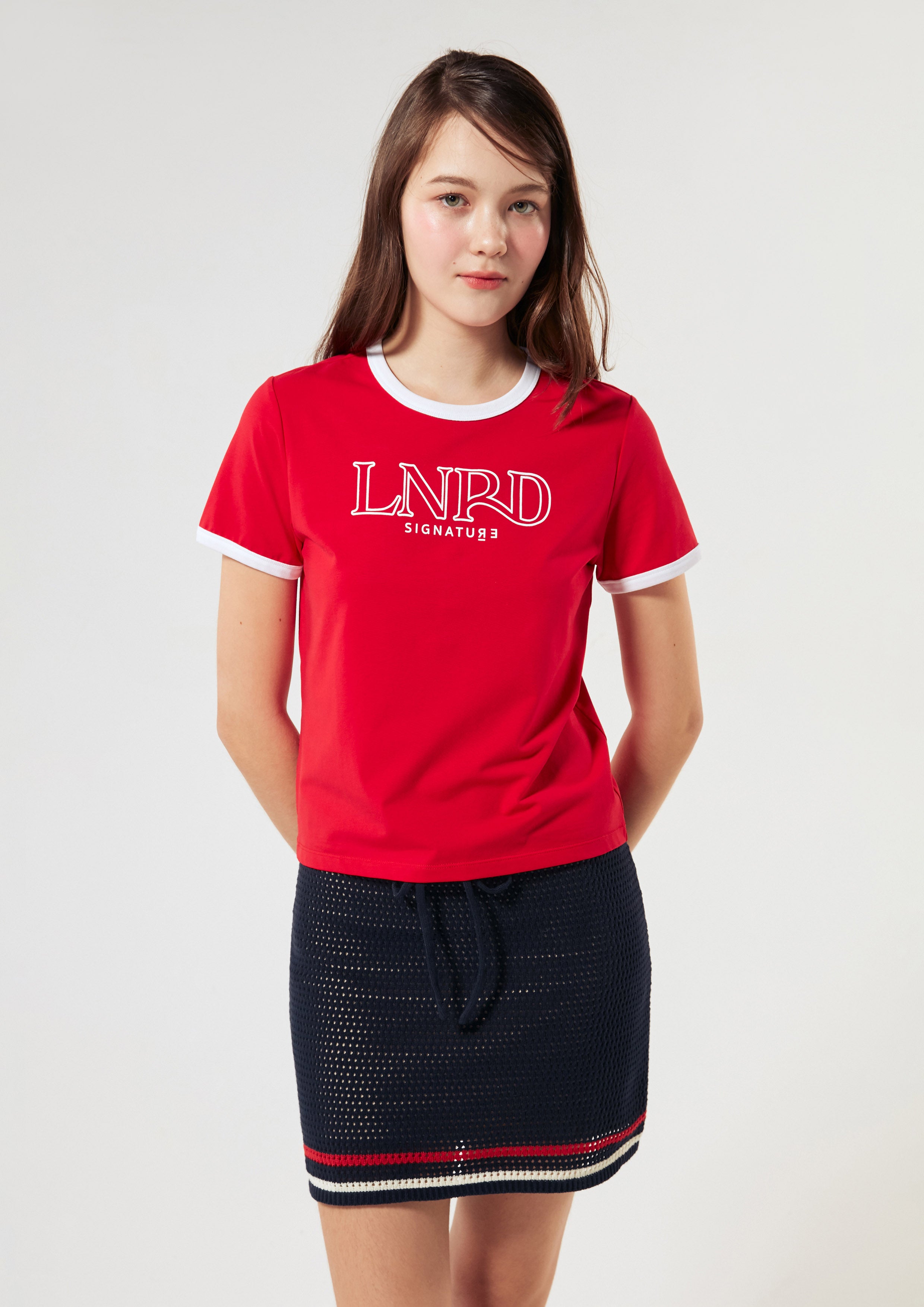 เสื้อยืดแขนสั้น ขอบสีคอนทราสต์ คอลเลกชัน Signature