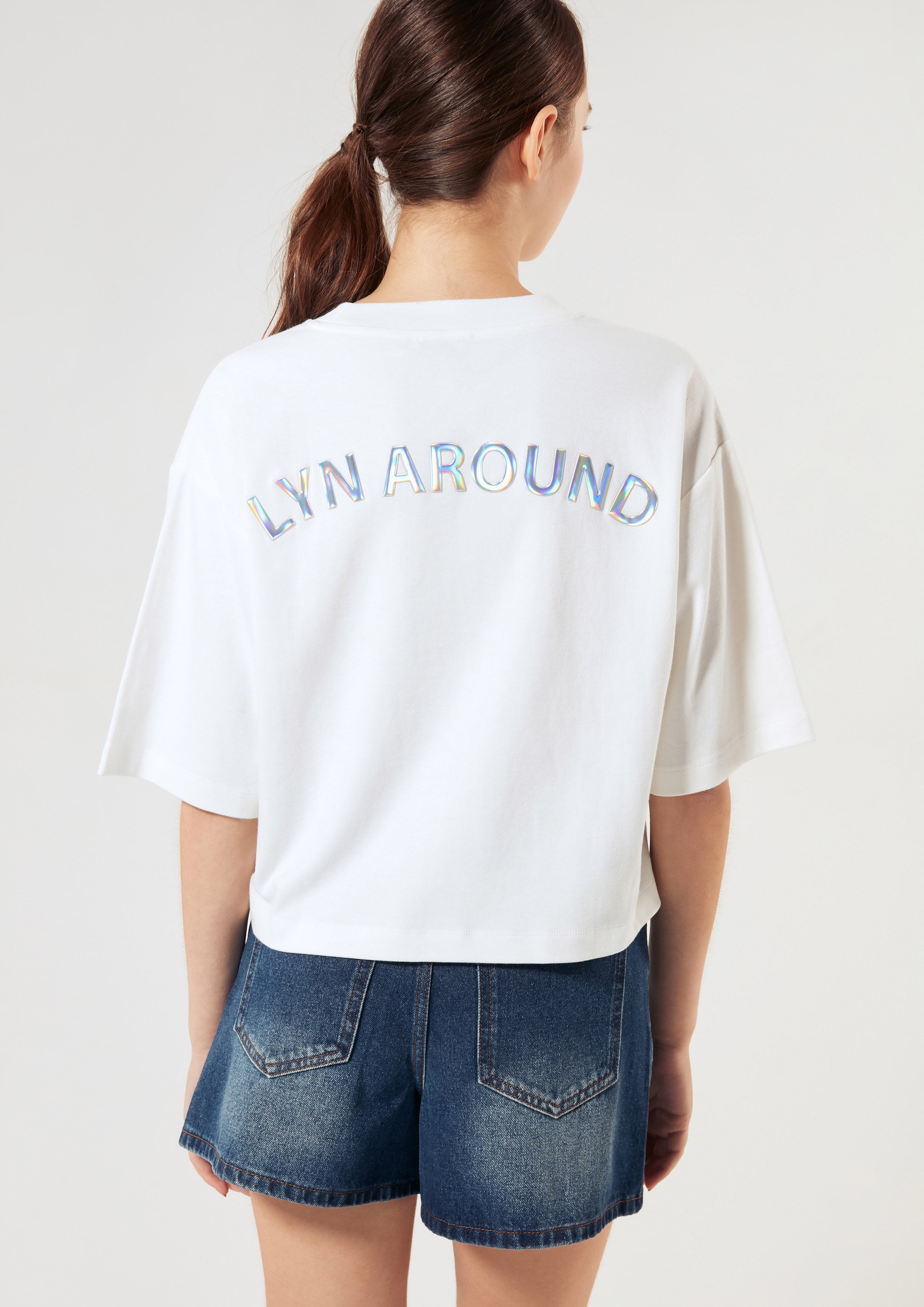 เสื้อยืดแขนสั้นโลโก้โฮโลแกรม คอลเลกชัน Neon Dreams