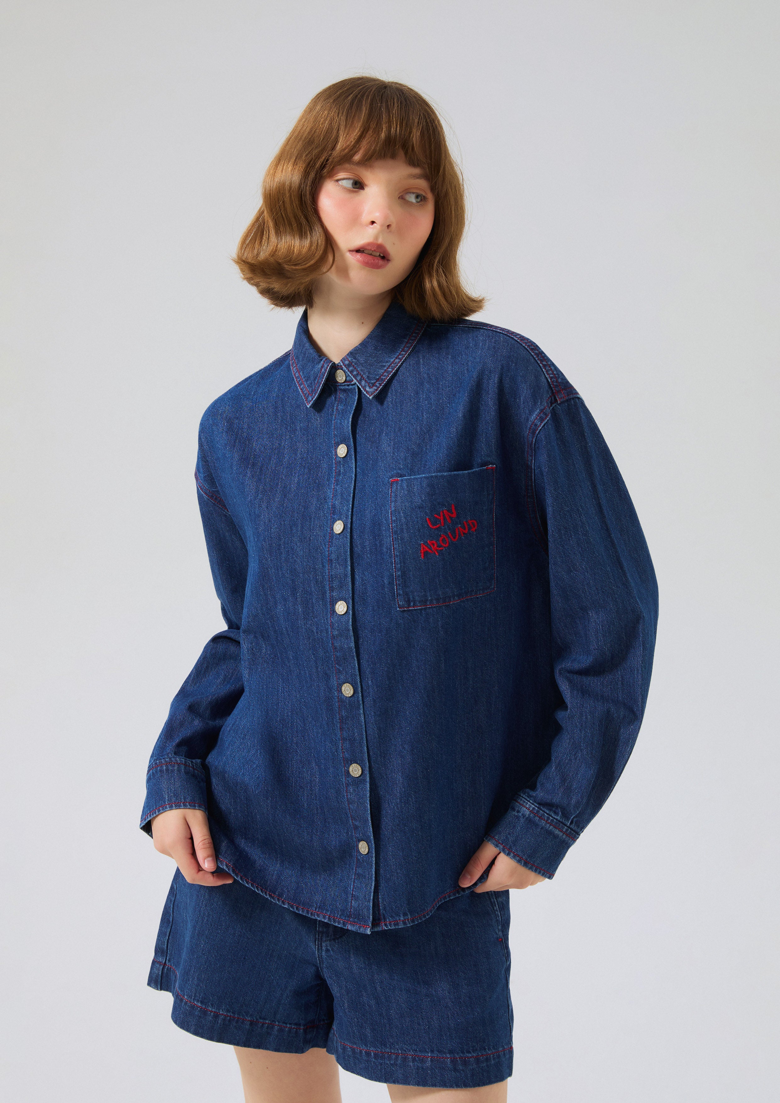 เสื้อเชิ้ตเดนิมปักโลโก้ คอลเลกชัน Basic Denim