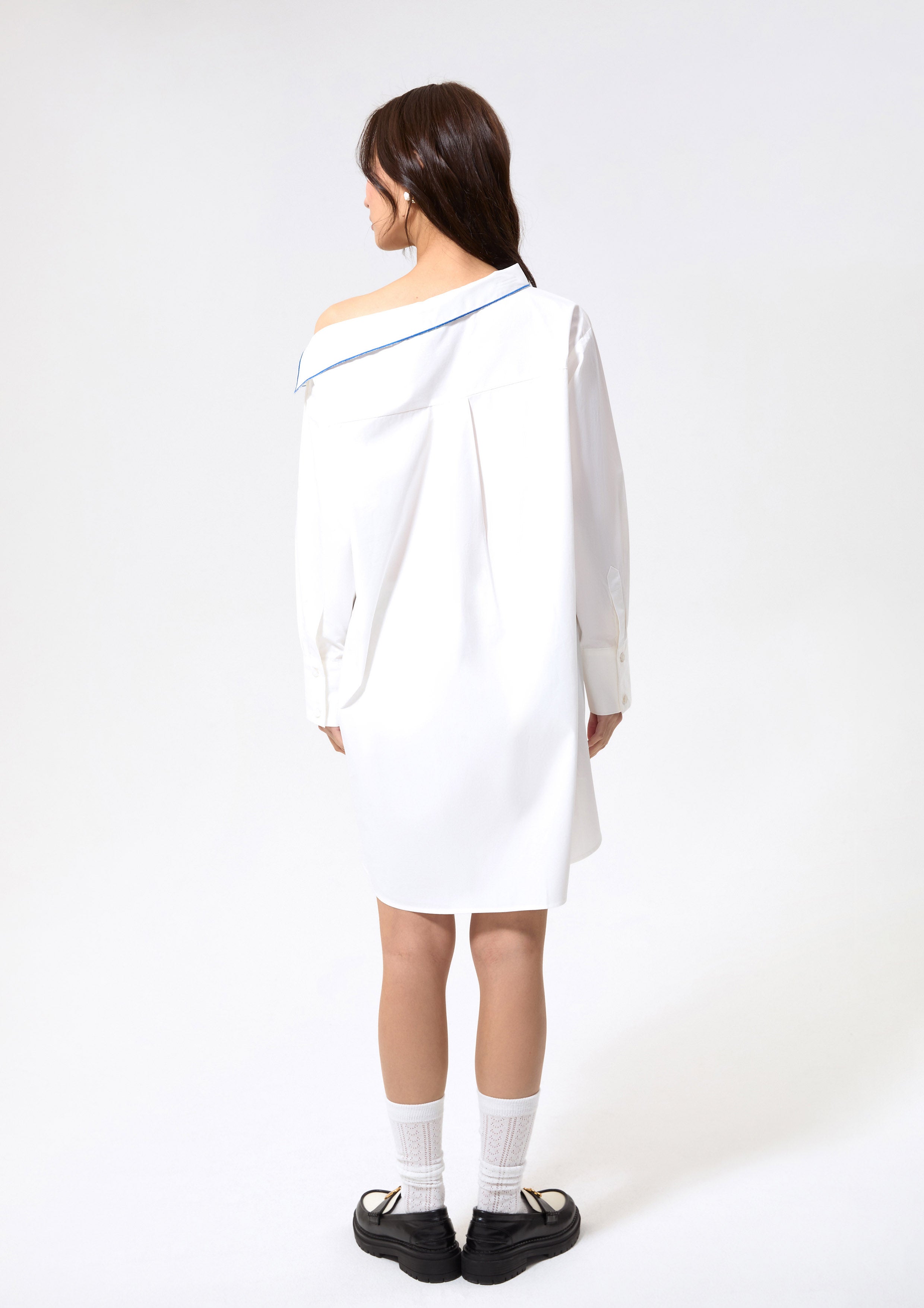 เชิ้ตเดรสไหล่เดี่ยวแขนยาว คอลเลกชัน Blossom Elegance