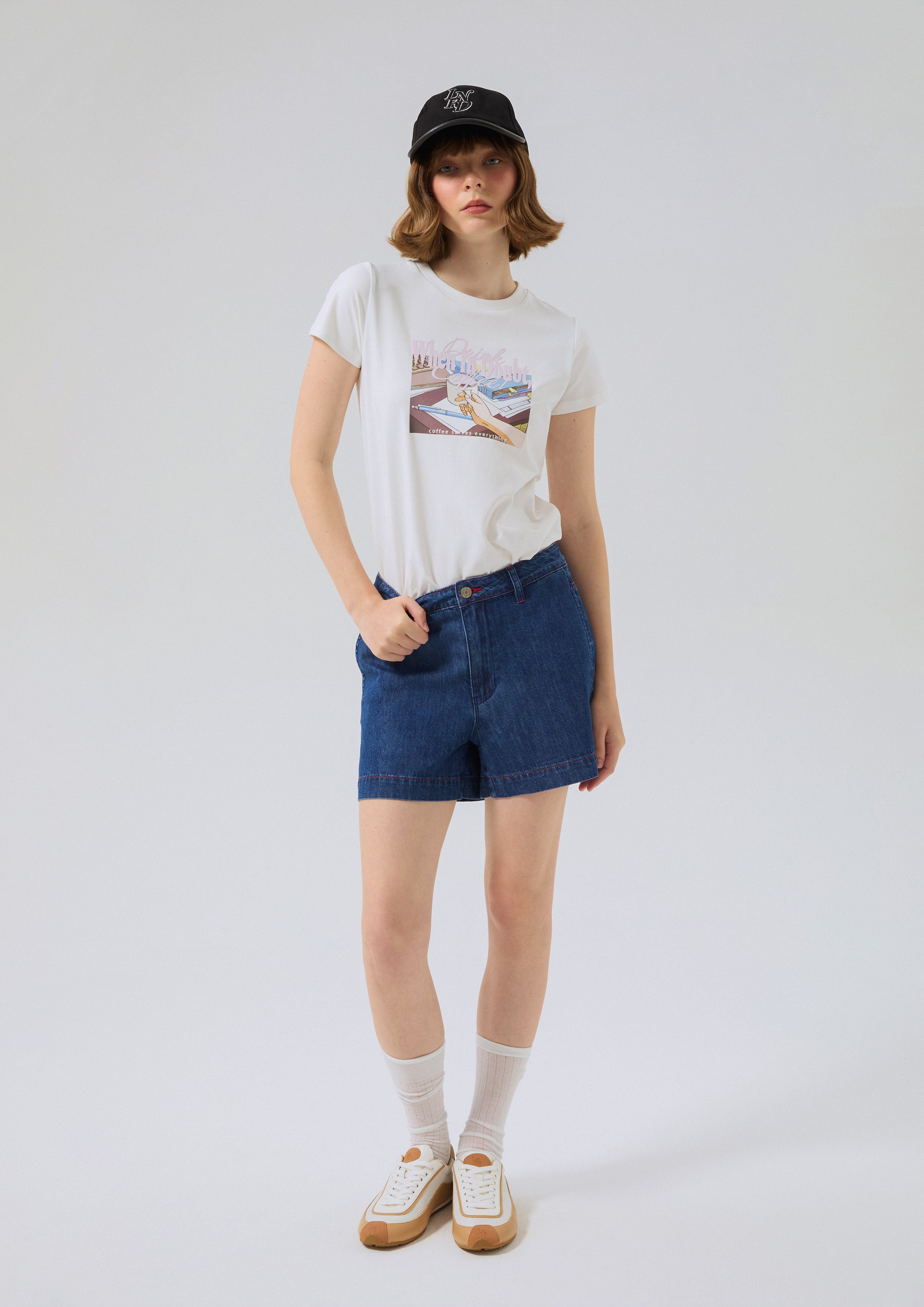 กางเกงเดนิมขาสั้นปักโลโก้ คอลเลกชัน Basic Denim