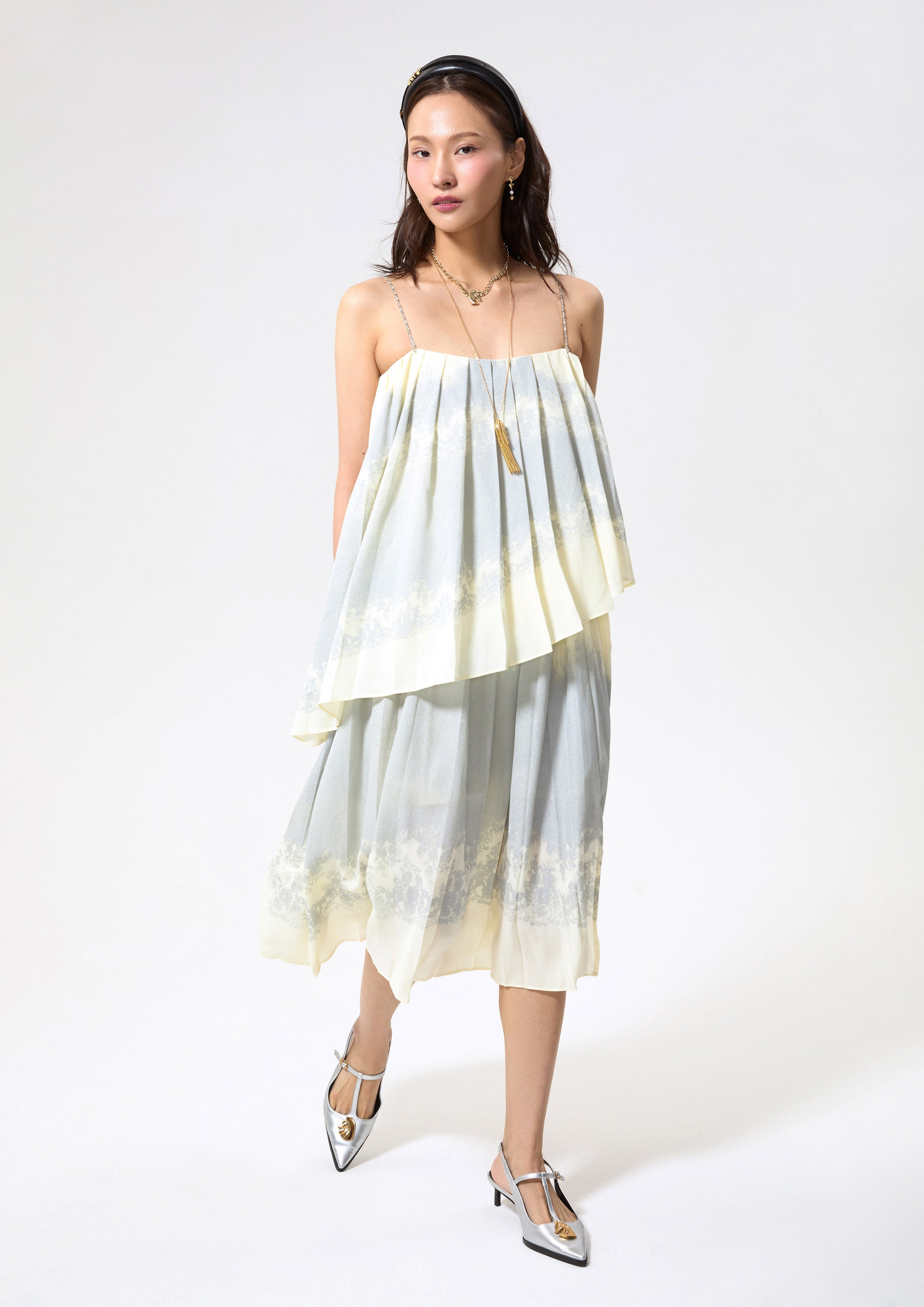 เดรสคลุมเข่าสายเดี่ยวกระโปรงเลเยอร์ คอลเลกชัน Working on Board