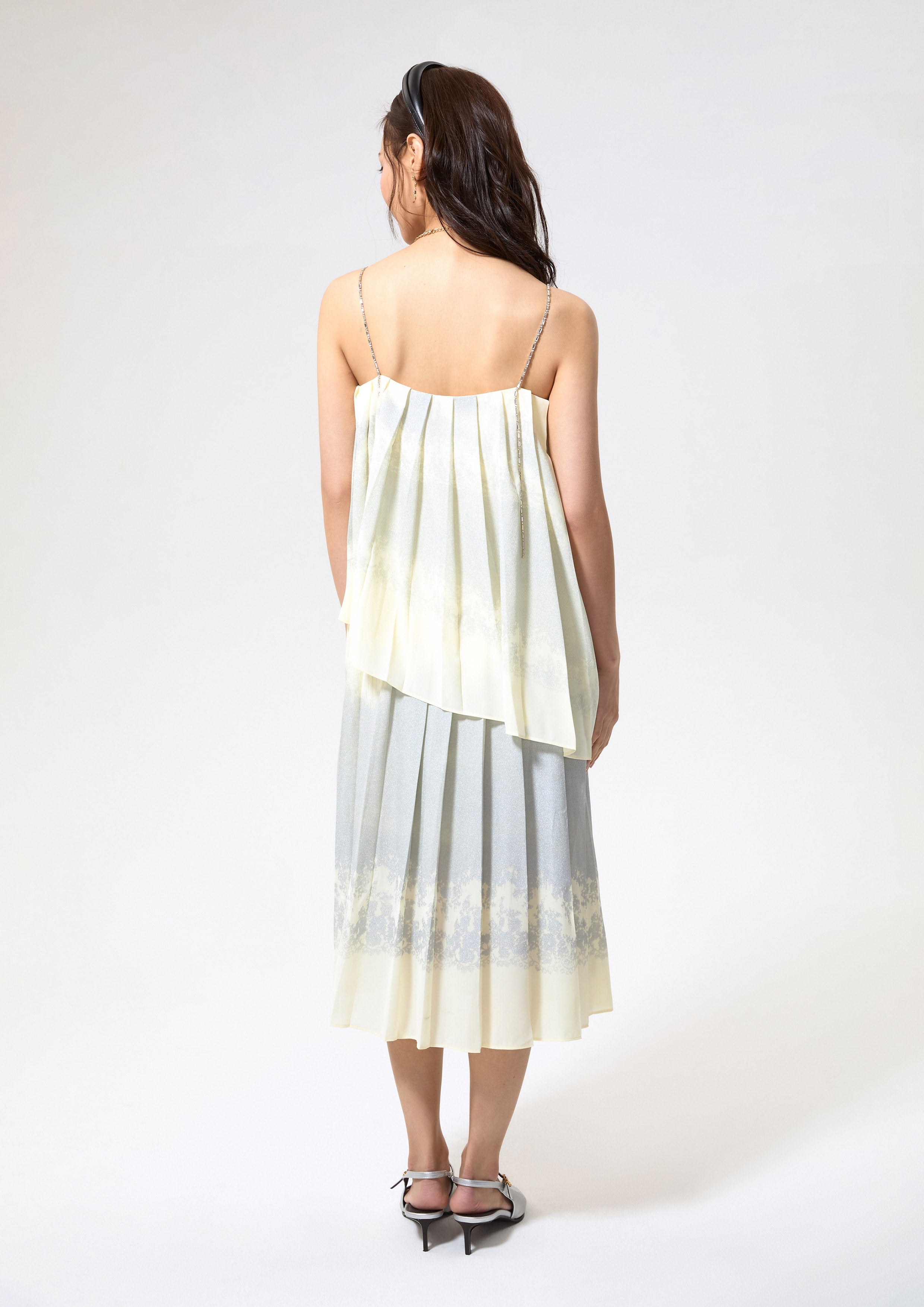 เดรสคลุมเข่าสายเดี่ยวกระโปรงเลเยอร์ คอลเลกชัน Working on Board