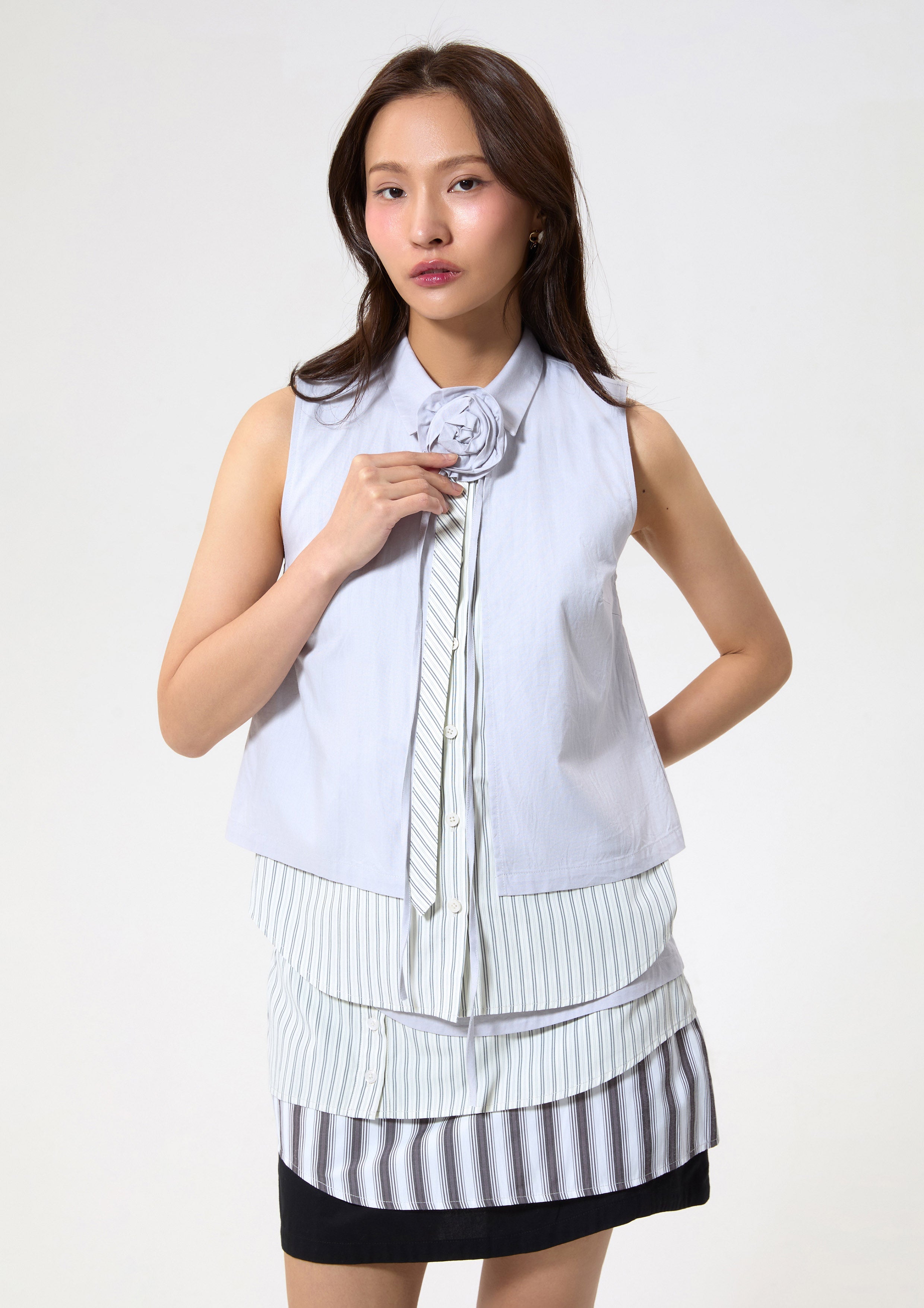 เสื้อเบล้าส์เลเยอร์แต่งดอกกุหลาบ คอลเลกชัน Working on Board