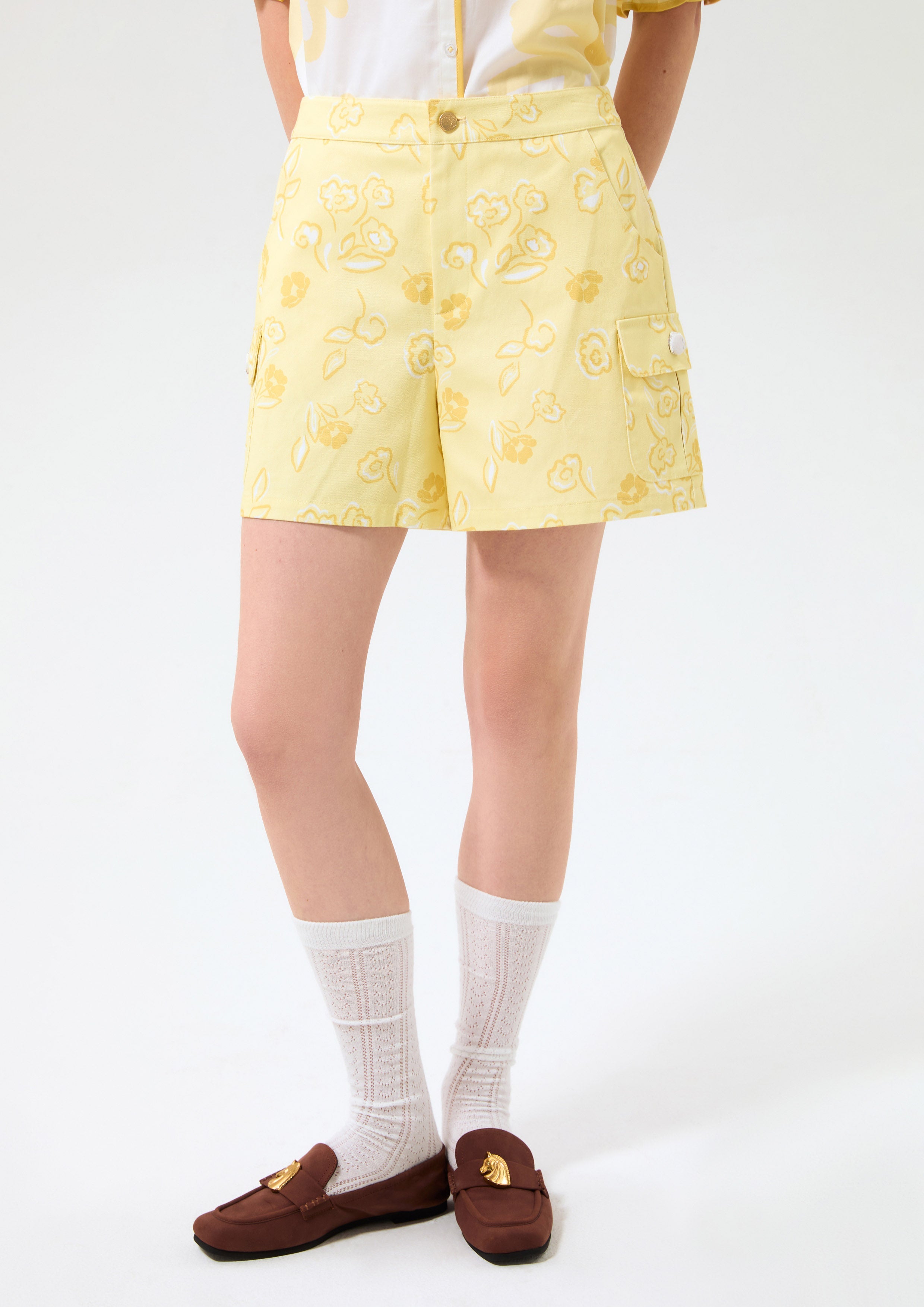 กางเกงขาสั้นพิมพ์ลายดอกไม้ คอลเลกชัน Blossom Elegance