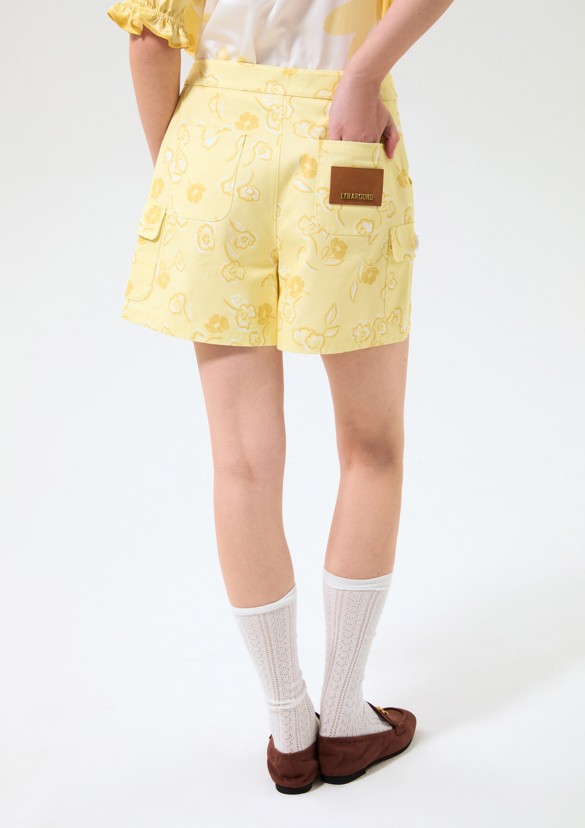 กางเกงขาสั้นพิมพ์ลายดอกไม้ คอลเลกชัน Blossom Elegance