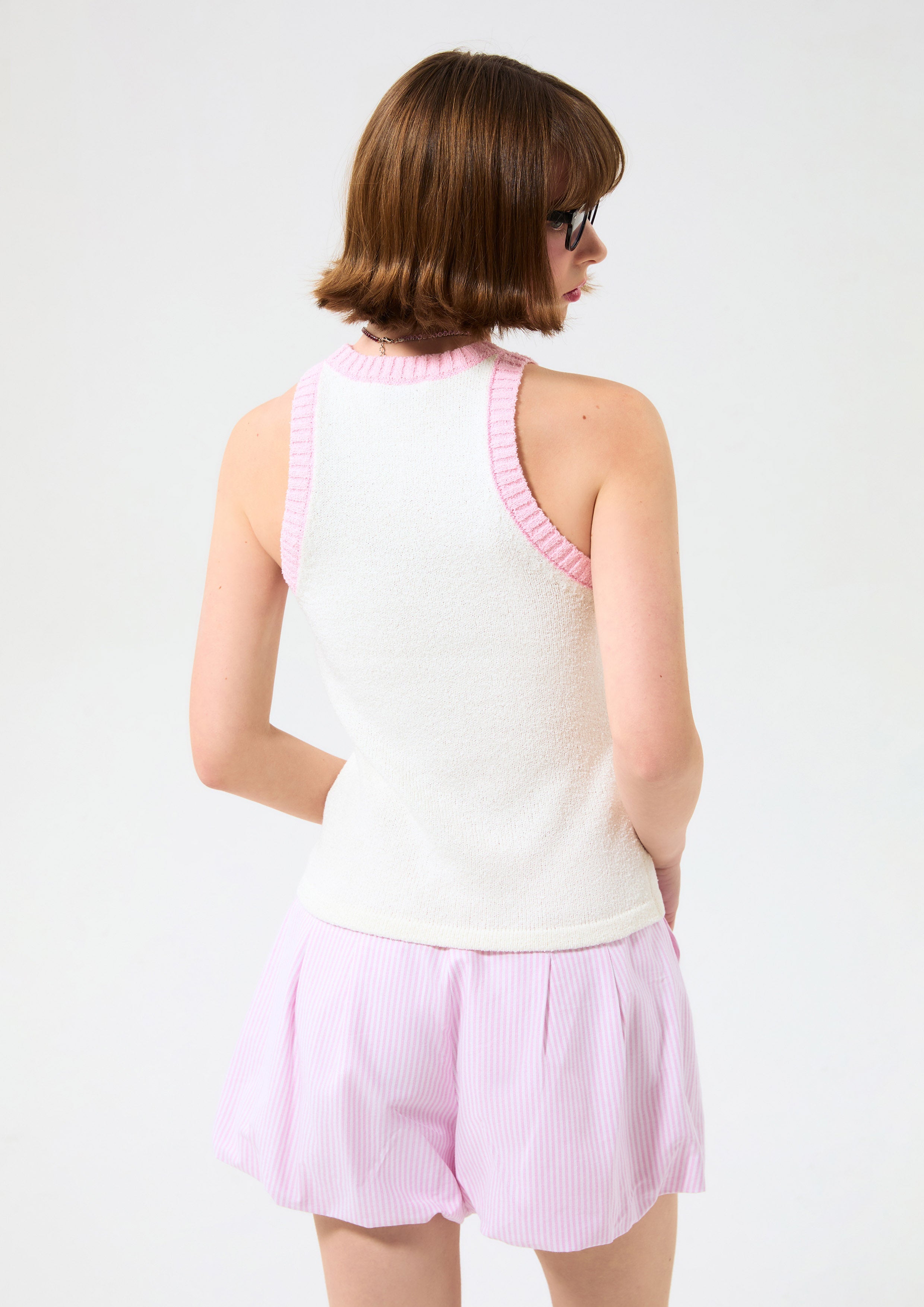 เสื้อกล้ามผ้านิตพิมพ์ลายกราฟฟิคสติ๊กเกอร์ คอลเลกชัน Like a Virgin