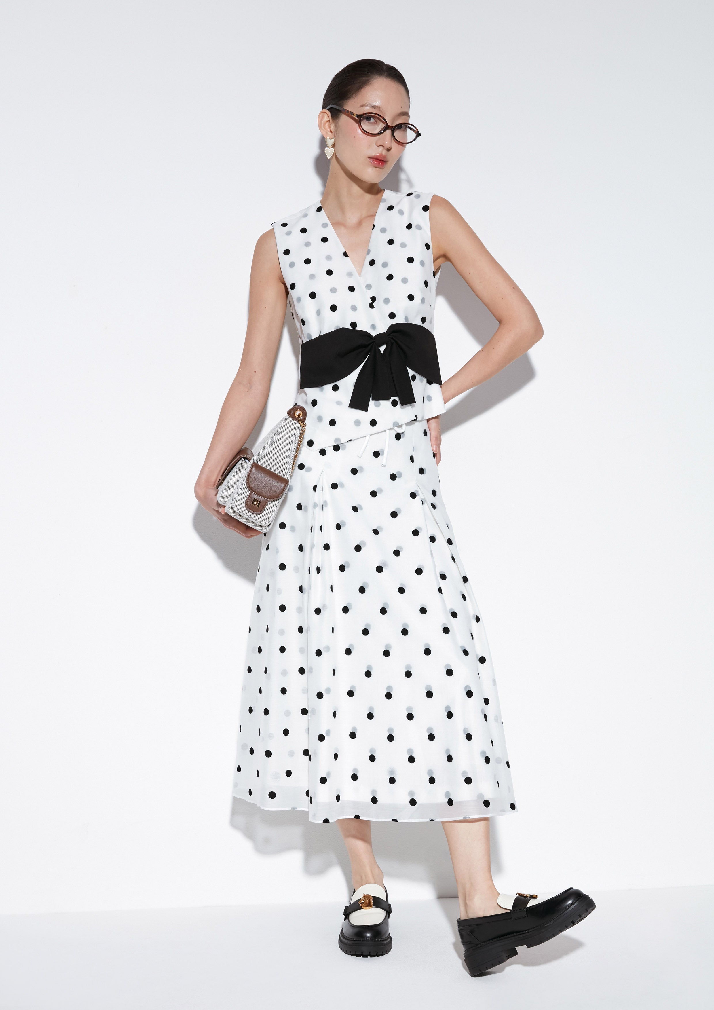 เสื้อแขนกุดลายโพลกาดอตแต่งโบ คอลเลกชัน Material Girl