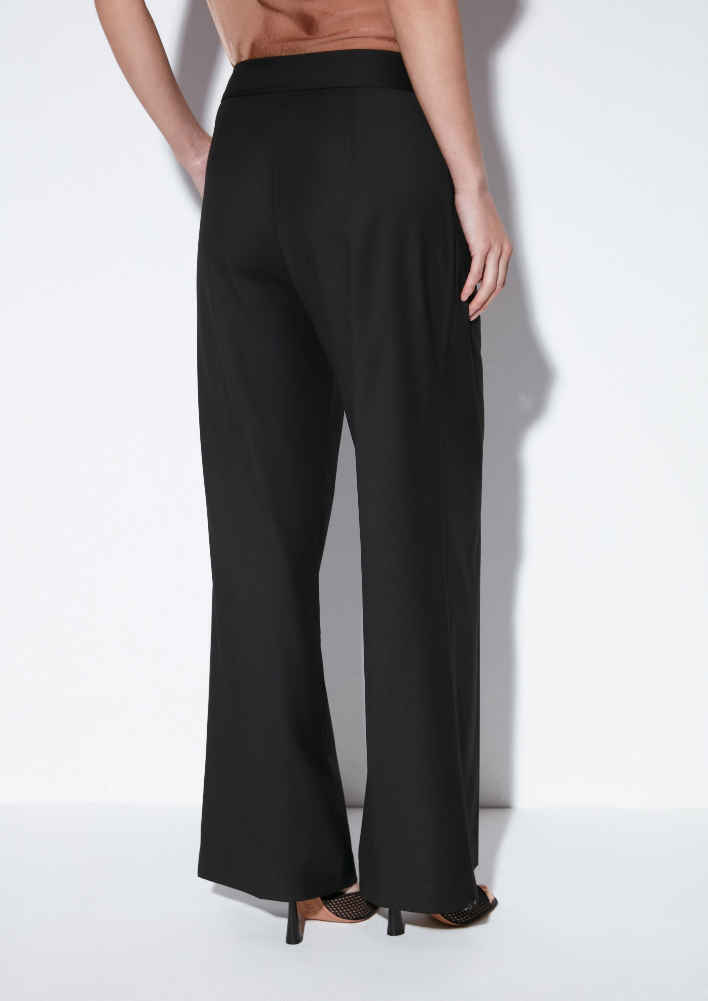 กางเกงขากว้างเอวสูง คอลเลกชัน The Icon Queen