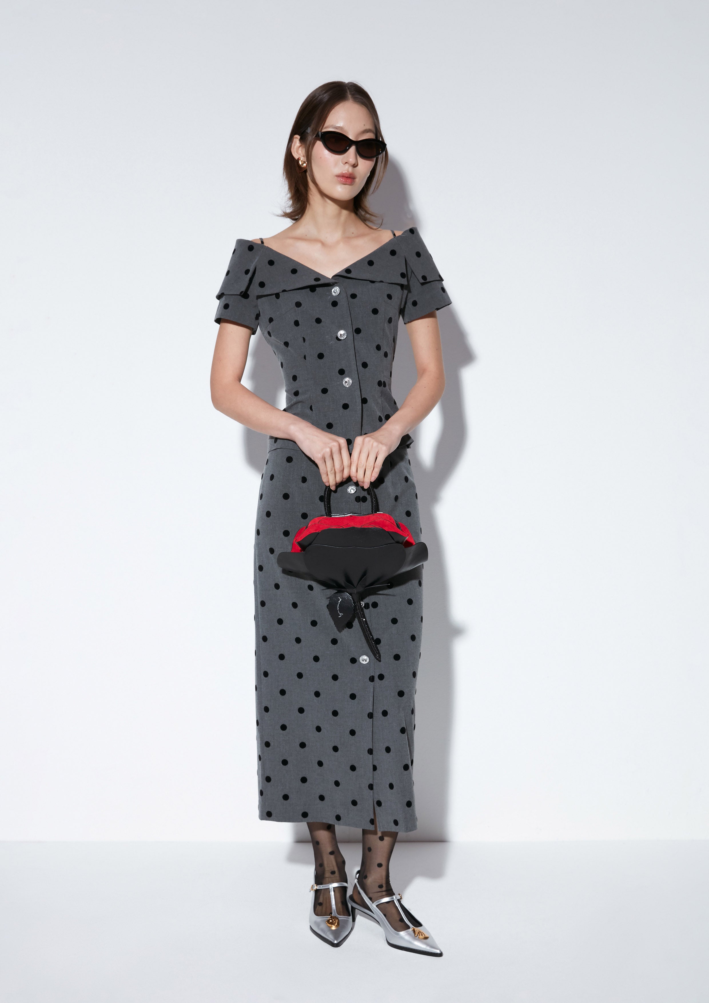 เสื้อเปิดไหล่ลายโพลกาดอต คอลเลกชัน Material Girl