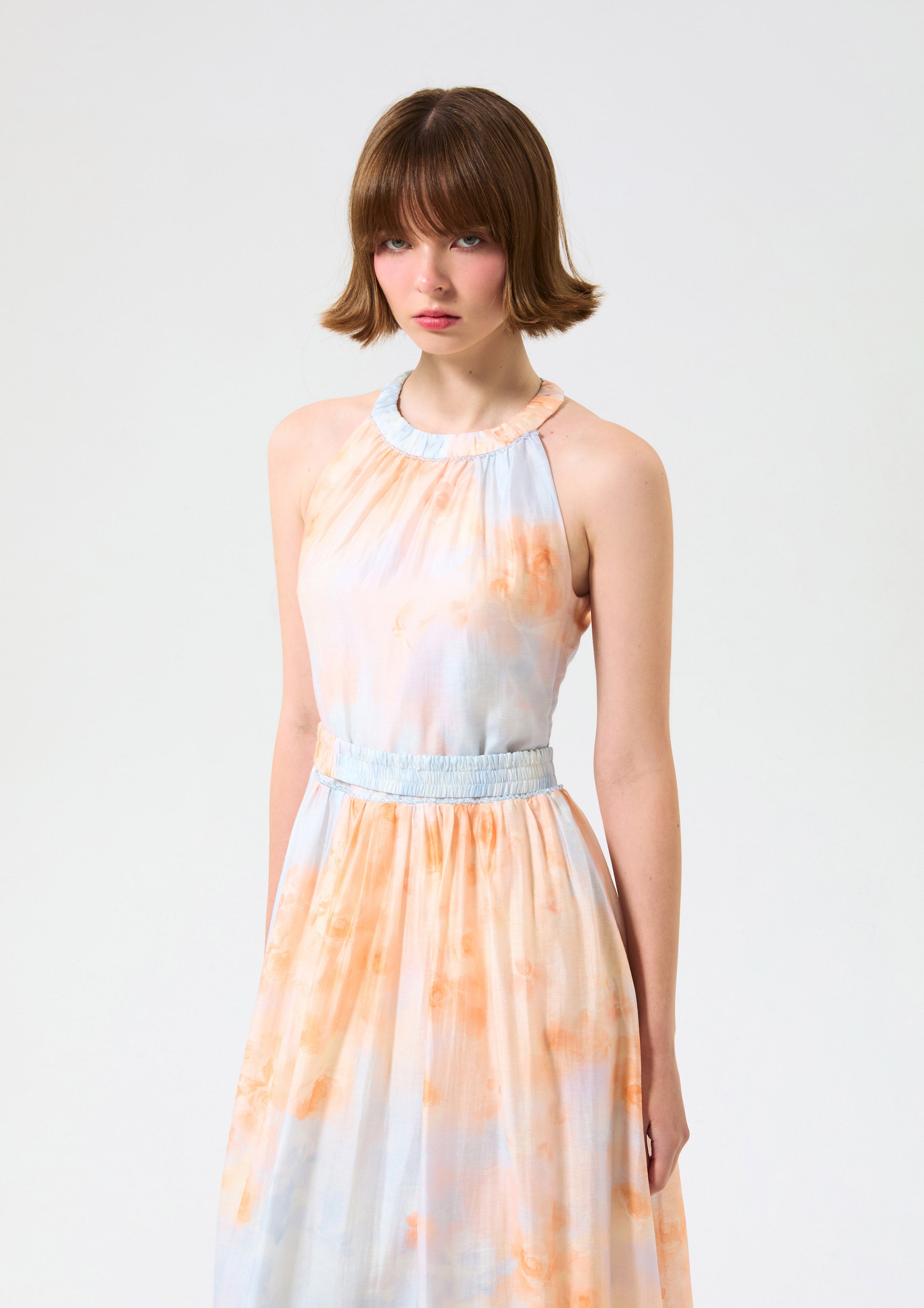 เดรสยาวคล้องคอพิมพ์ลาย คอลเลกชัน Rosewood Fleur