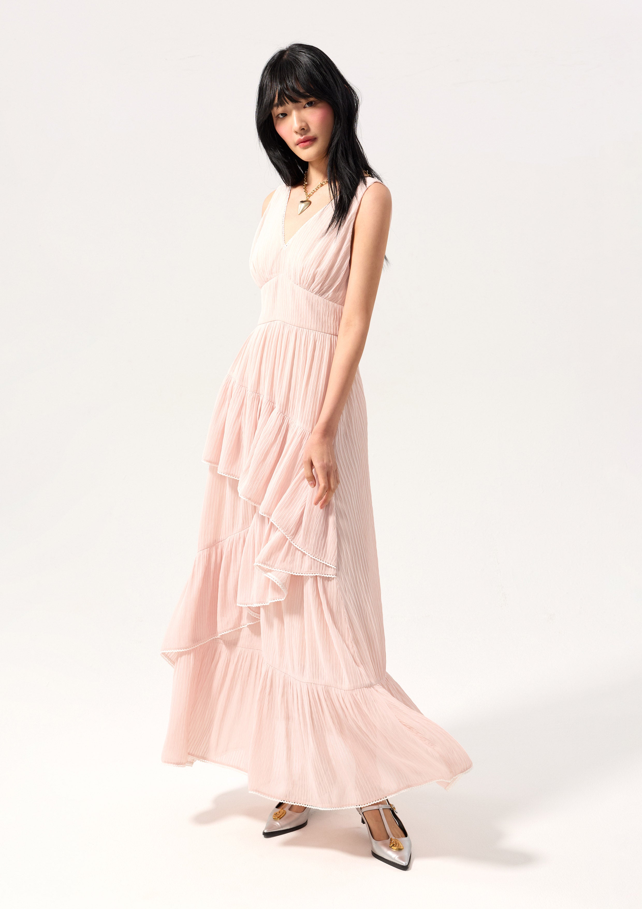 เดรสยาวคอวีกระโปรงแต่งระบาย คอลเลคชัน Bloom Affair