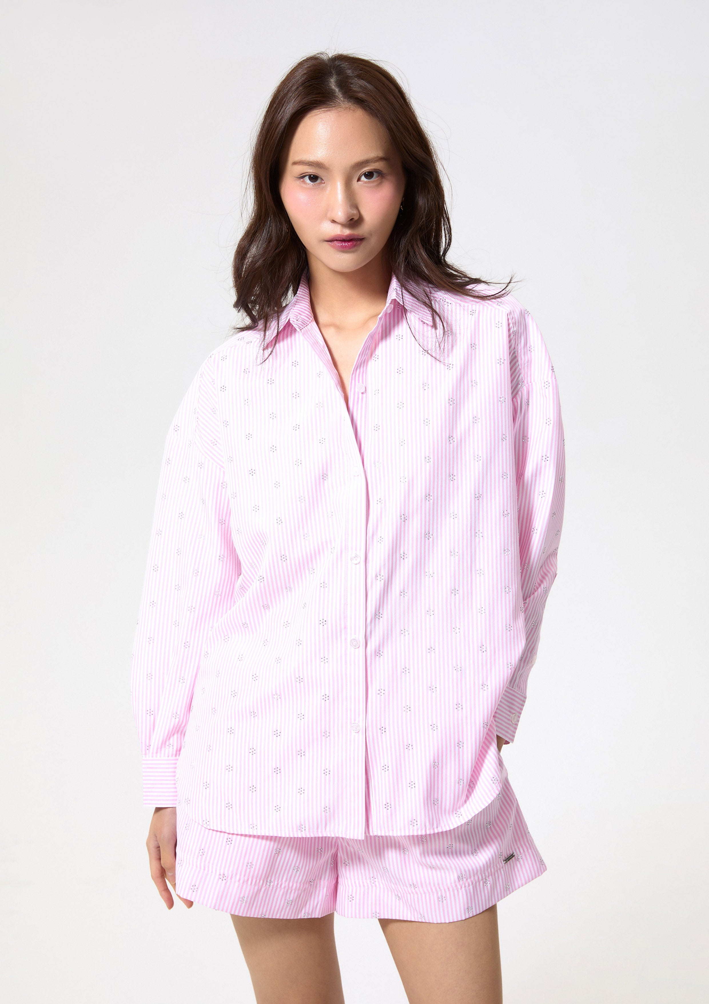 เสื้อเชิ้ตแขนยาวลายทาง คอลเลกชัน Like a Virgin