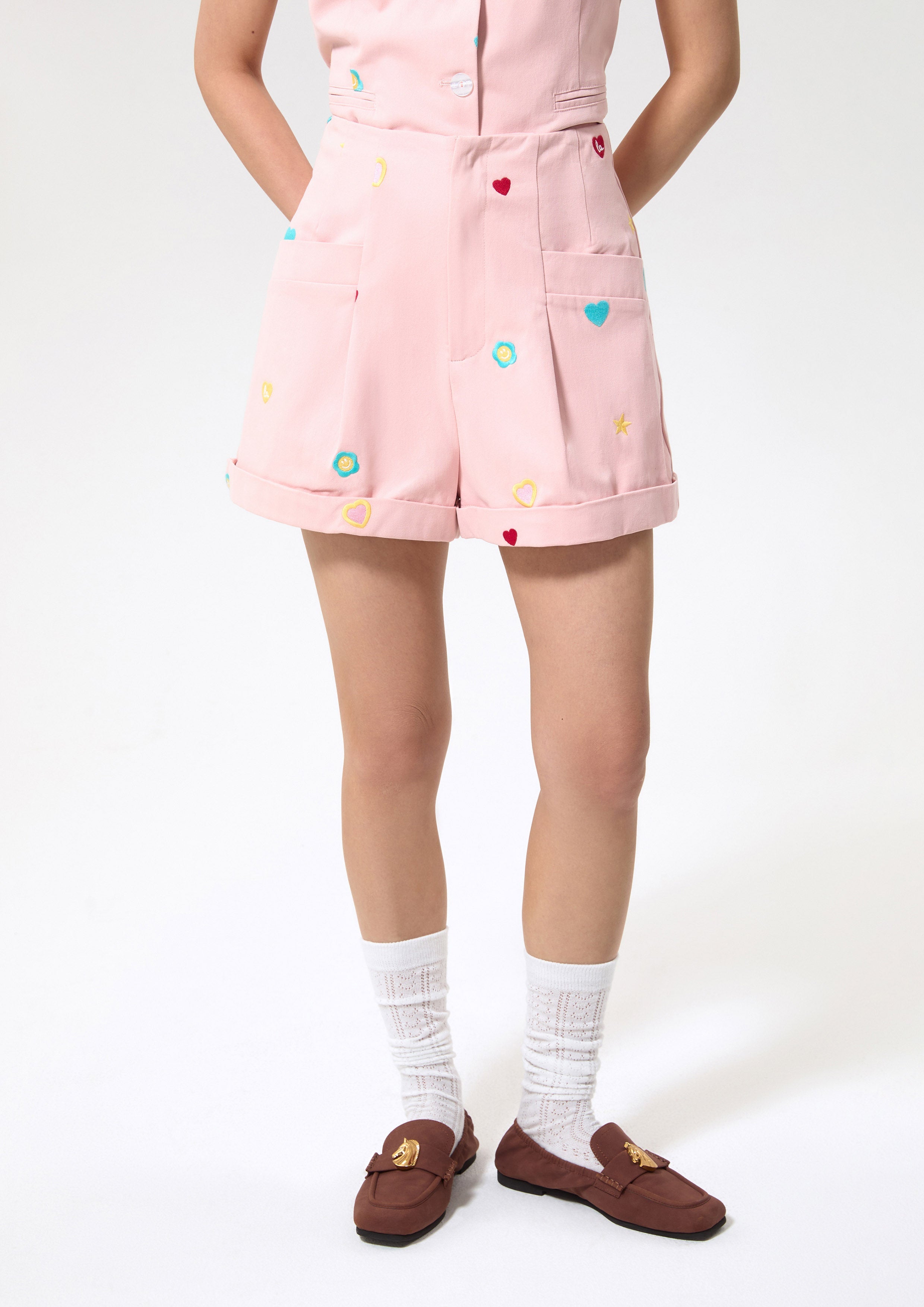 กางเกงขาสั้นเอวสูงปักลาย คอลเลกชัน Like a Virgin