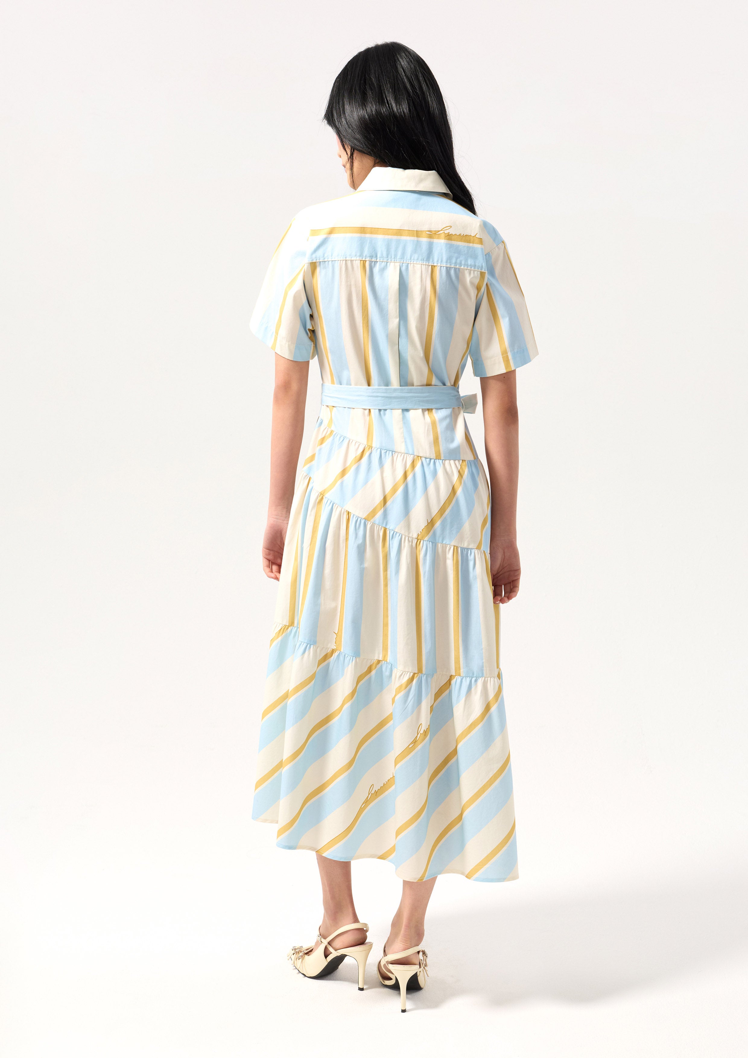 เดรสคลุมเข่าลายทางพร้อมเชือกผูกเอว คอลเลกชัน Blossom Elegance