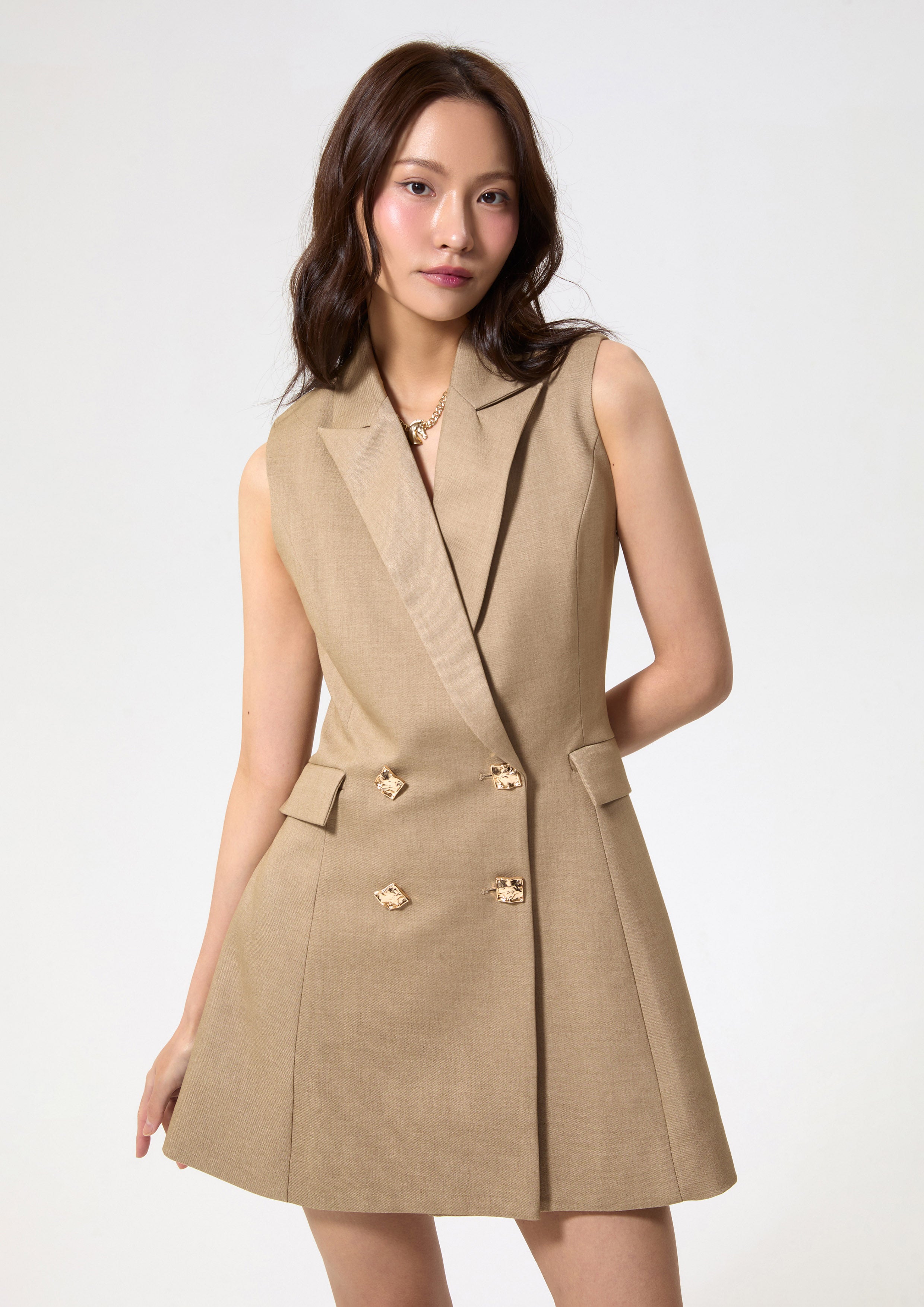 เดรสสั้นแขนกุดกระดุมรางคู่ คอลเลกชัน Working on Board