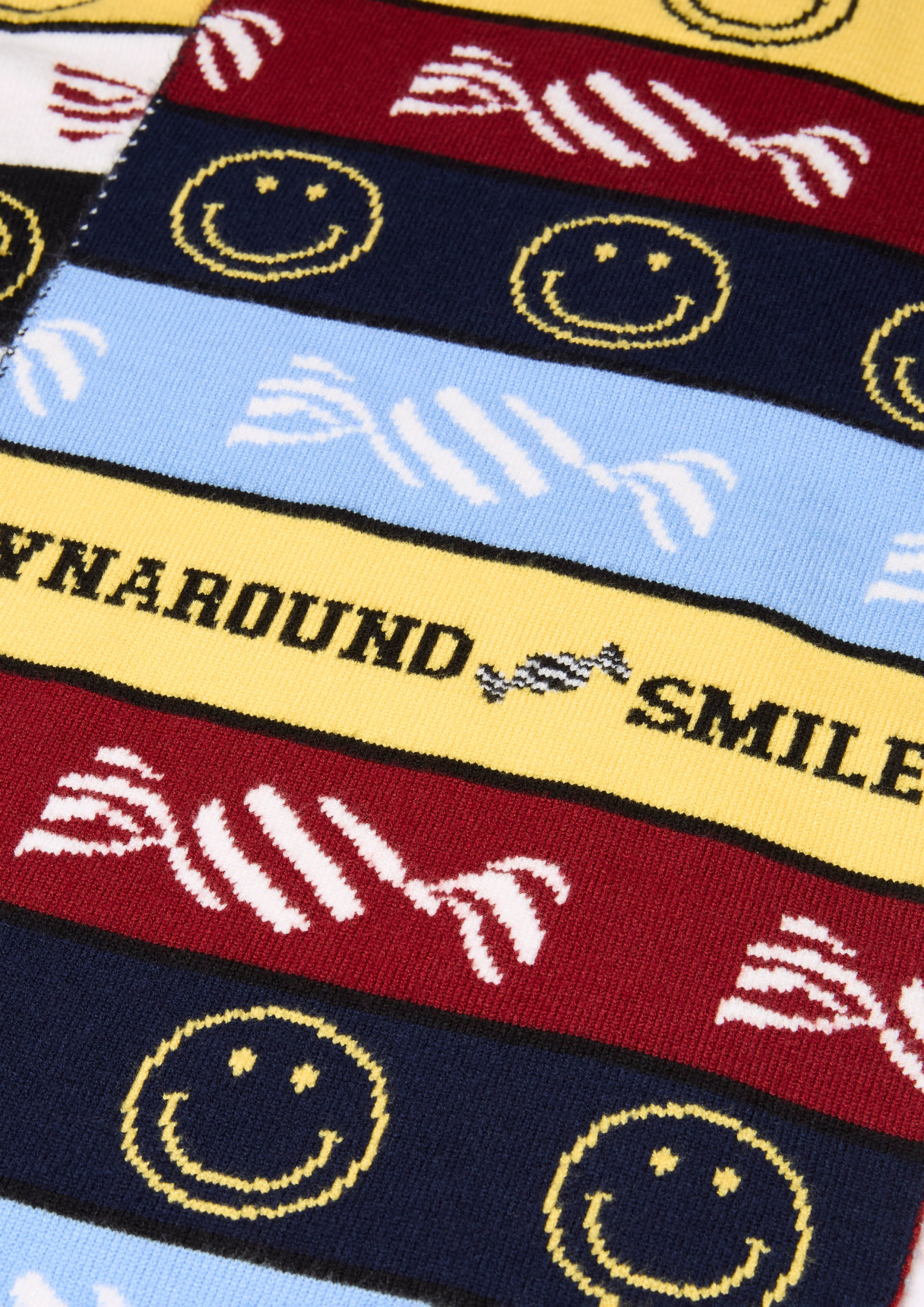 ผ้าพันคอ Smile Stripe
