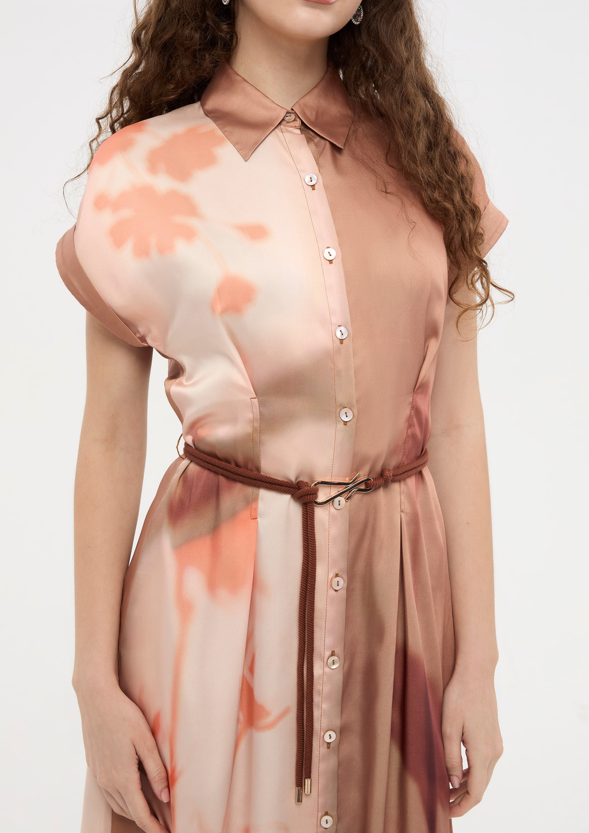 เดรสคลุมเข่าพิมพ์ลายติดกระดุม คอลเลกชัน Bloom in Shade & Shadow