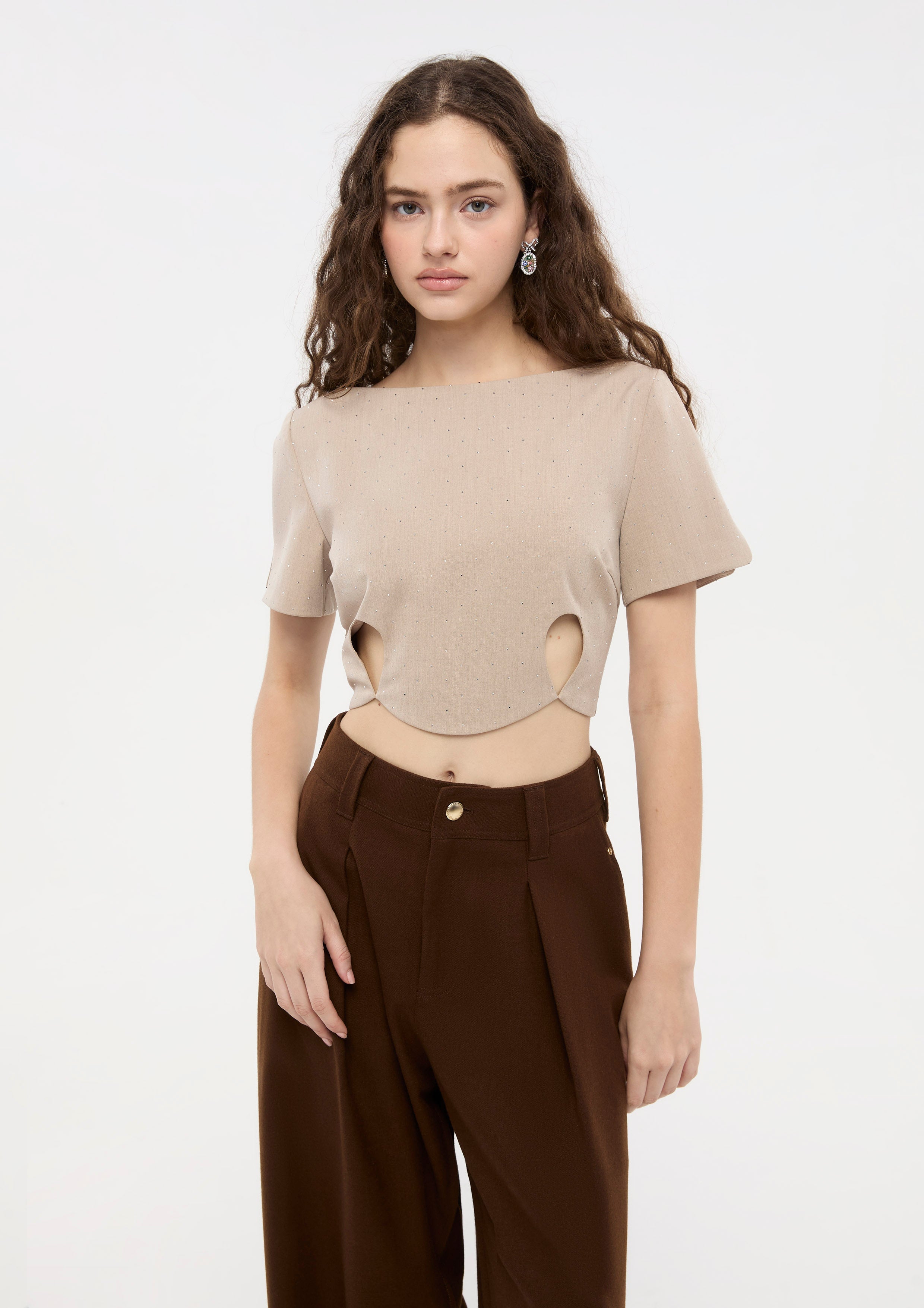 เสื้อครอปคัตเอาท์แต่งคริสตัลฮอตฟิกซ์ คอลเลกชัน Bloom in Shade & Shadow