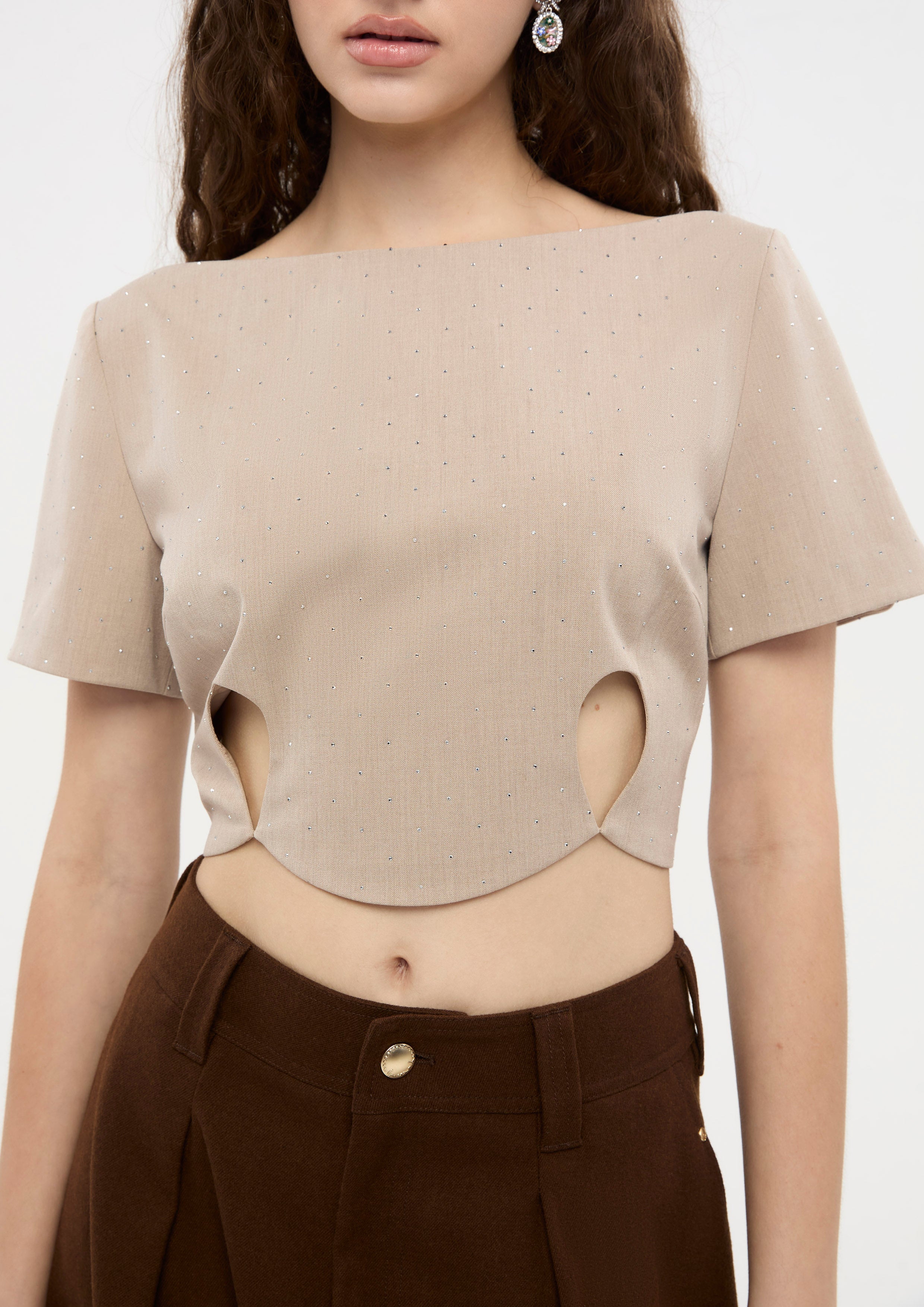 เสื้อครอปคัตเอาท์แต่งคริสตัลฮอตฟิกซ์ คอลเลกชัน Bloom in Shade & Shadow