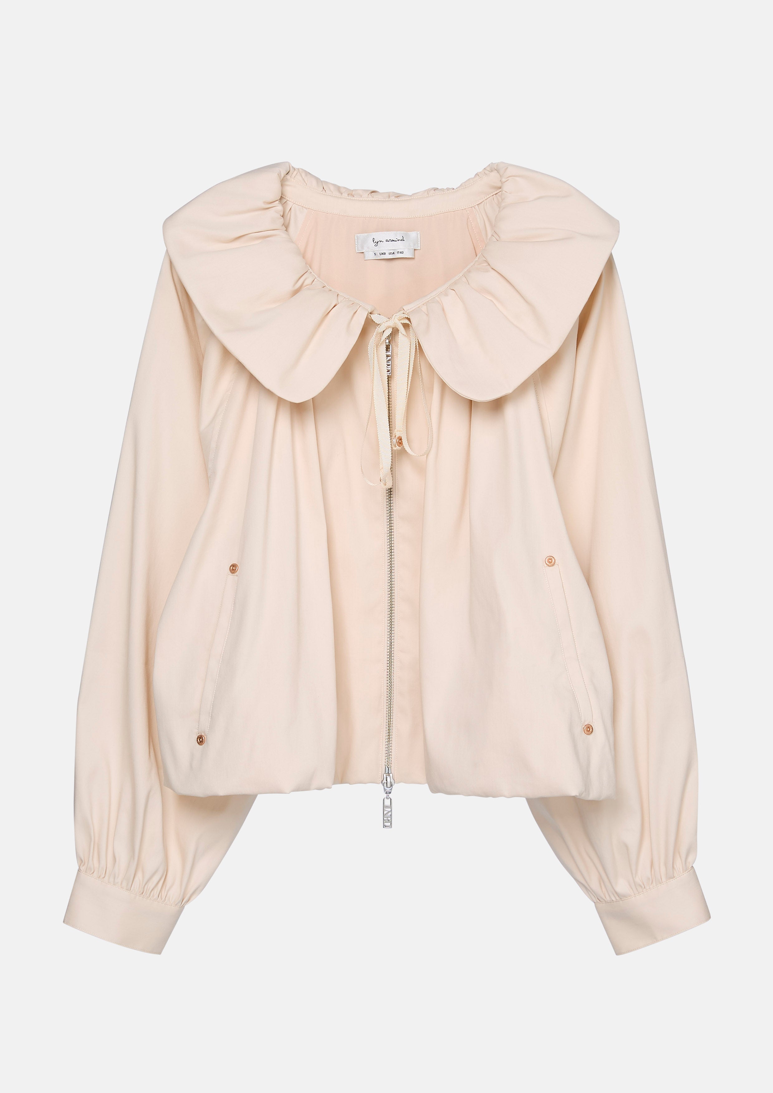 เสื้อแจ็คเก็ตทรงครอปแต่งซิปหน้า คอลเลกชัน Bloom in Shade & Shadow