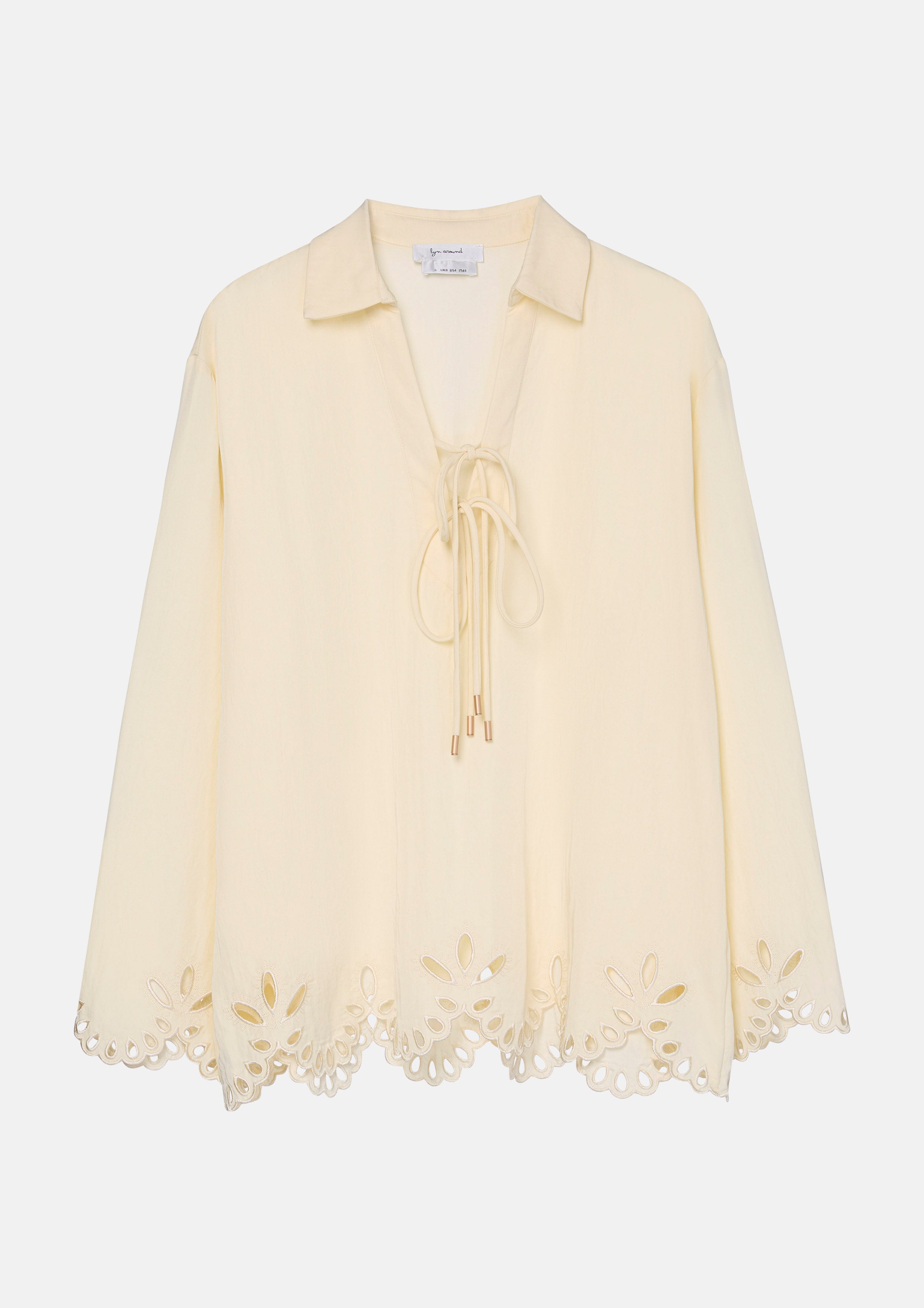 เสื้อเบลาส์แขนยาวดีเทลฉลุลาย คอลเลกชัน La Femme Demure