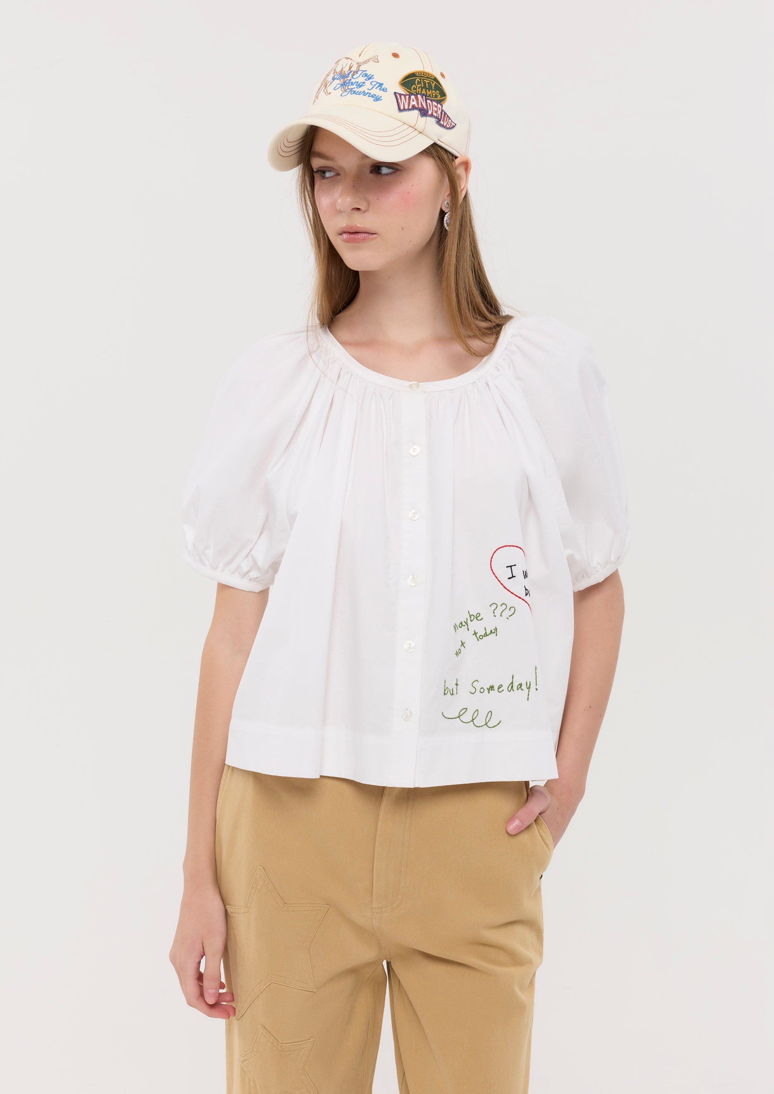 เสื้อเบลาส์แขนพองสั้นแต่งลายปัก คอลเลกชัน You Are Magic