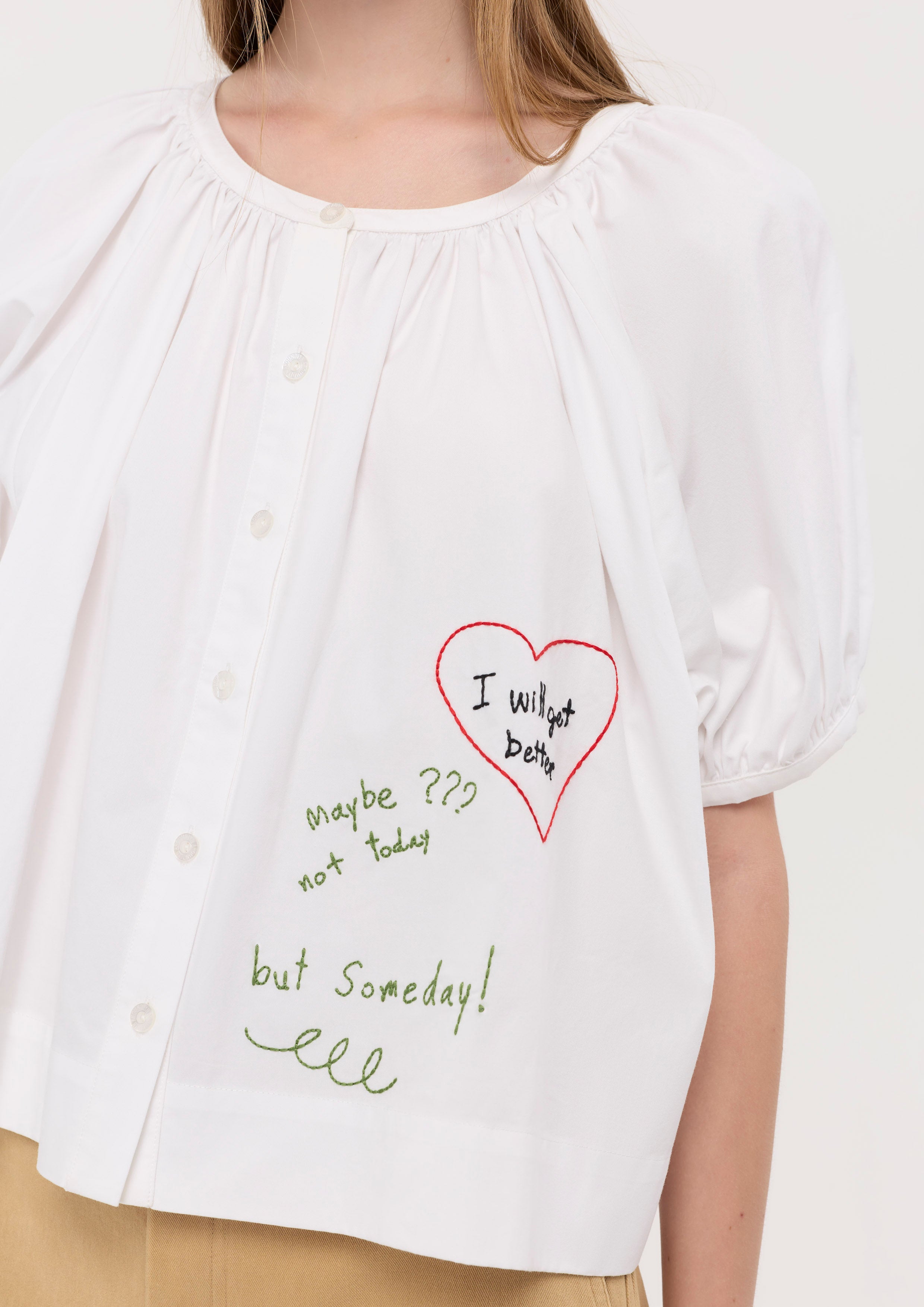 เสื้อเบลาส์แขนพองสั้นแต่งลายปัก คอลเลกชัน You Are Magic