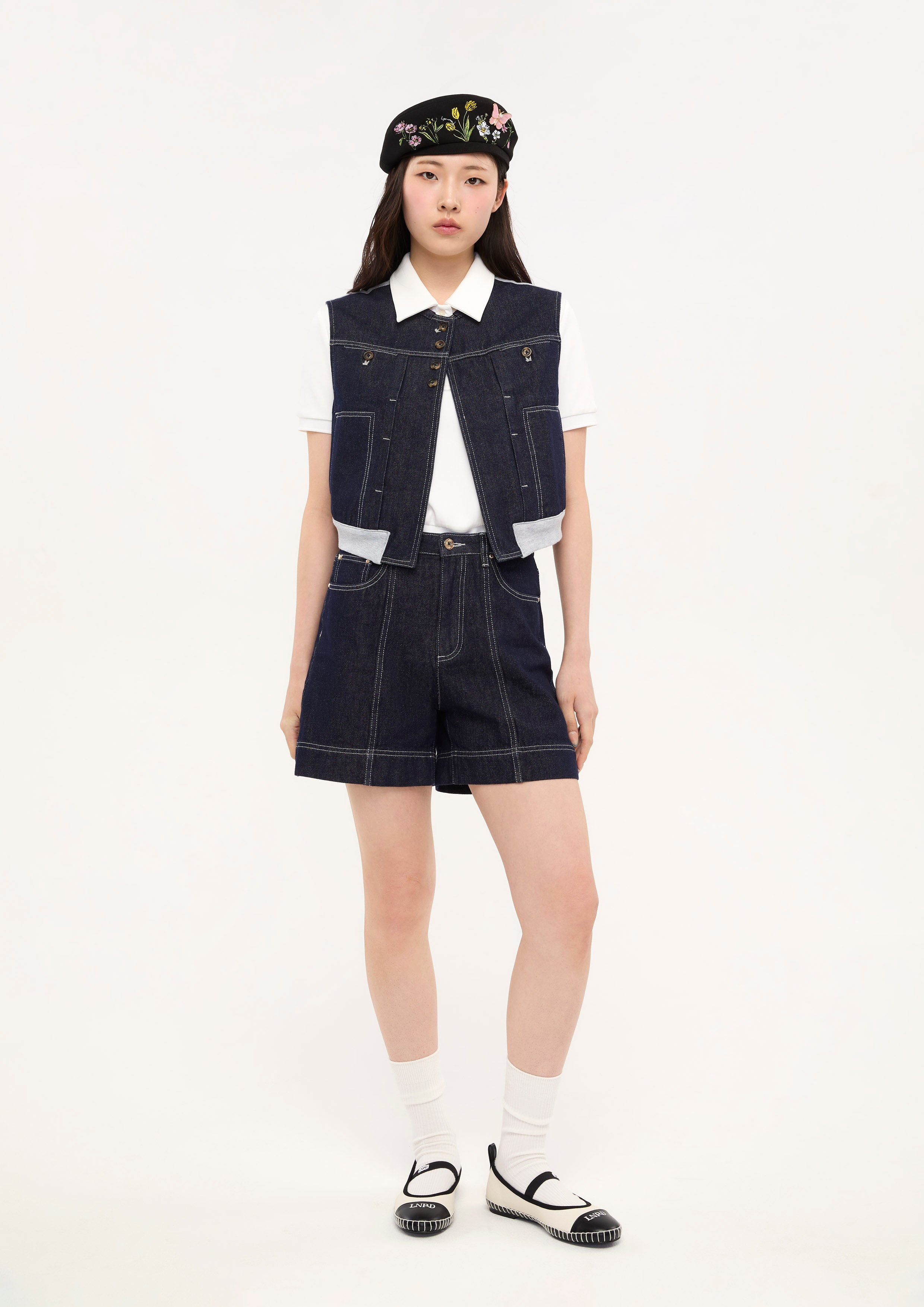 กางเกงเดนิมขาสั้นเดินด้านคอนทราสต์ คอลเลกชัน Basic Denim