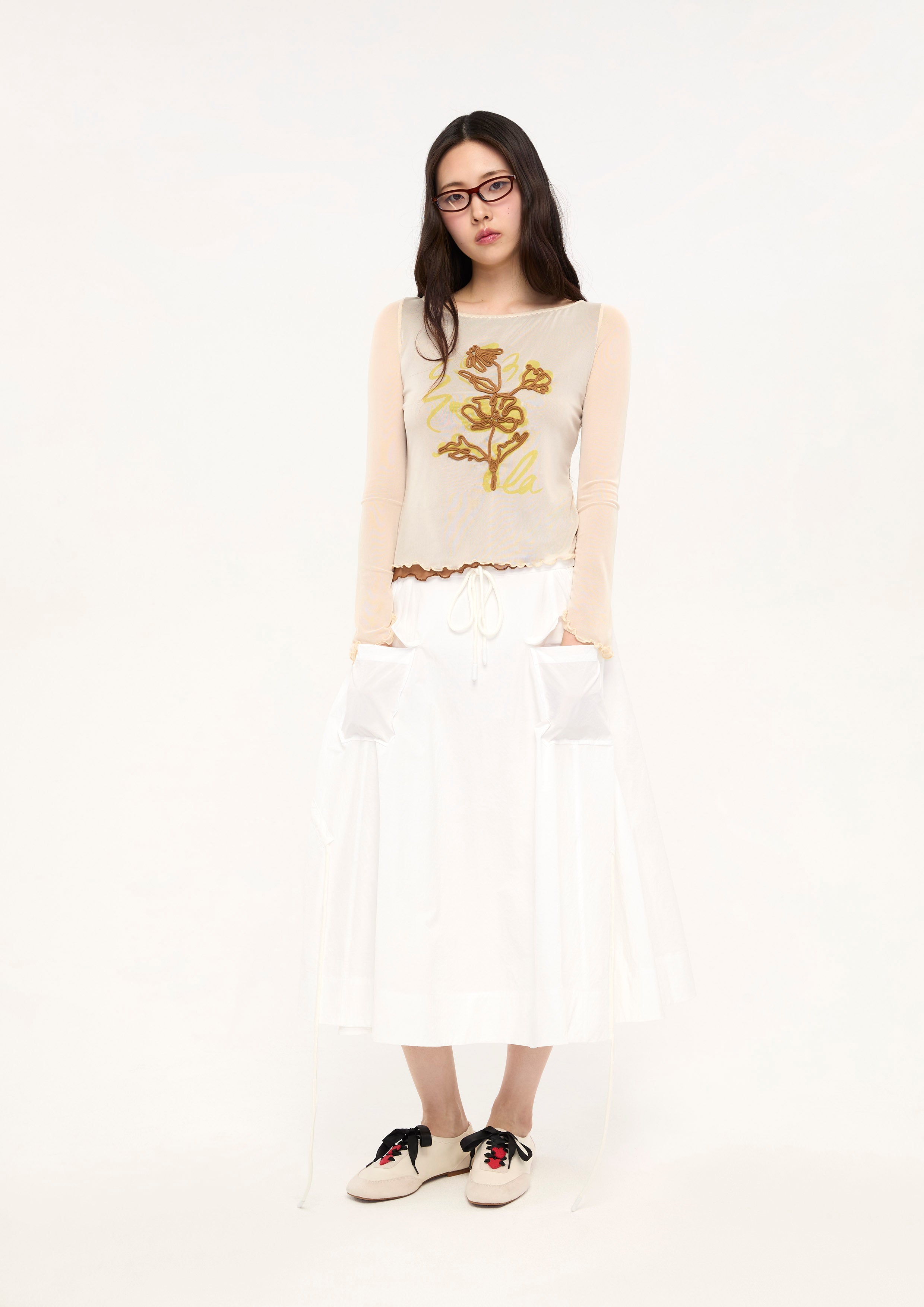 เสื้อแขนยาวผ้าเชียร์ปักลายดอกไม้ คอลเลกชัน Bloom in Shade & Shadow