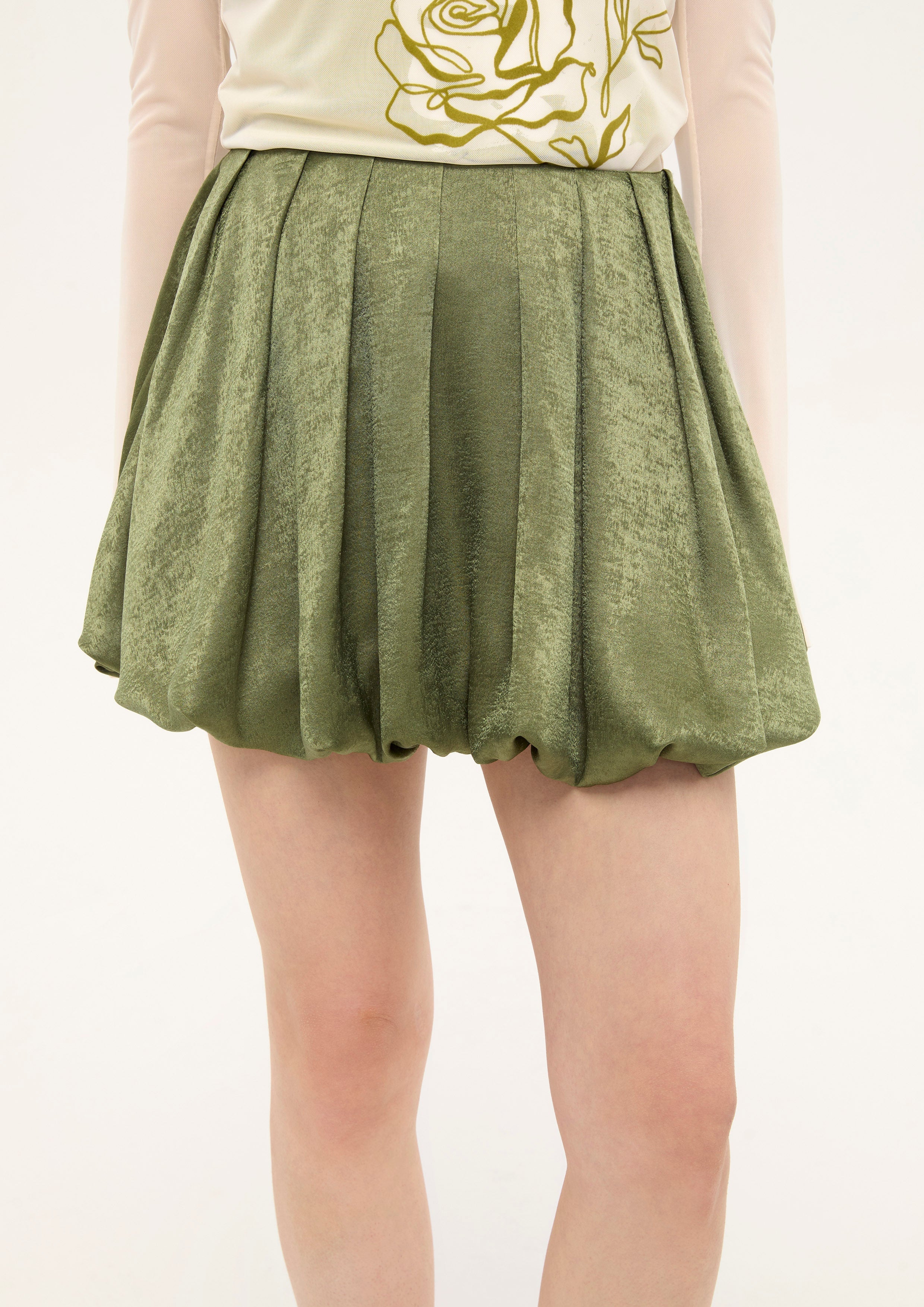 กระโปรงสั้นผ้ากำมะหยี่ทรงพอง คอลเลกชัน Bloom in Shade & Shadow