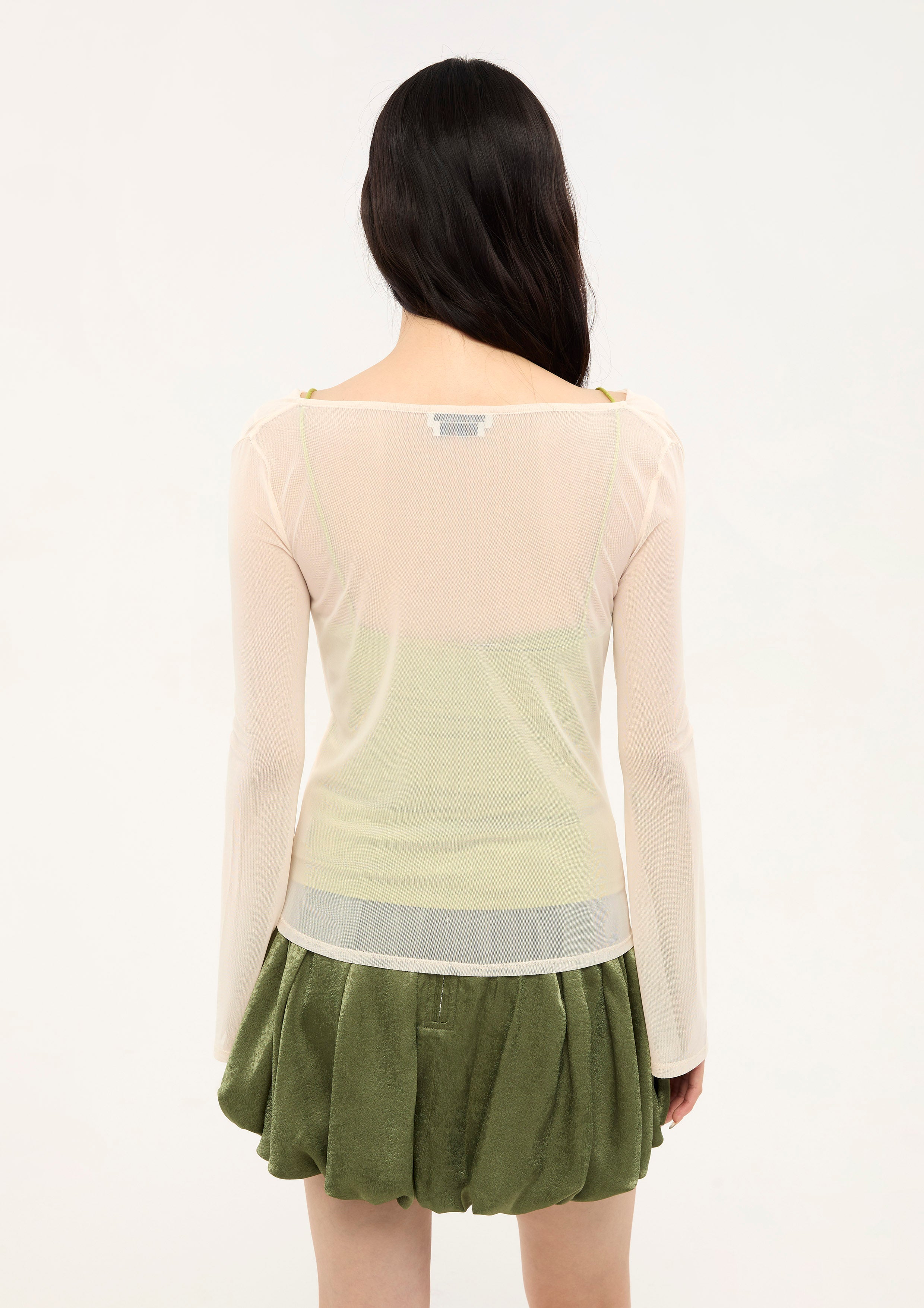 เสื้อแขนยาวผ้าเชียร์พิมพ์ลายดอกกุหลาบ คอลเลกชัน Bloom in Shade & Shadow